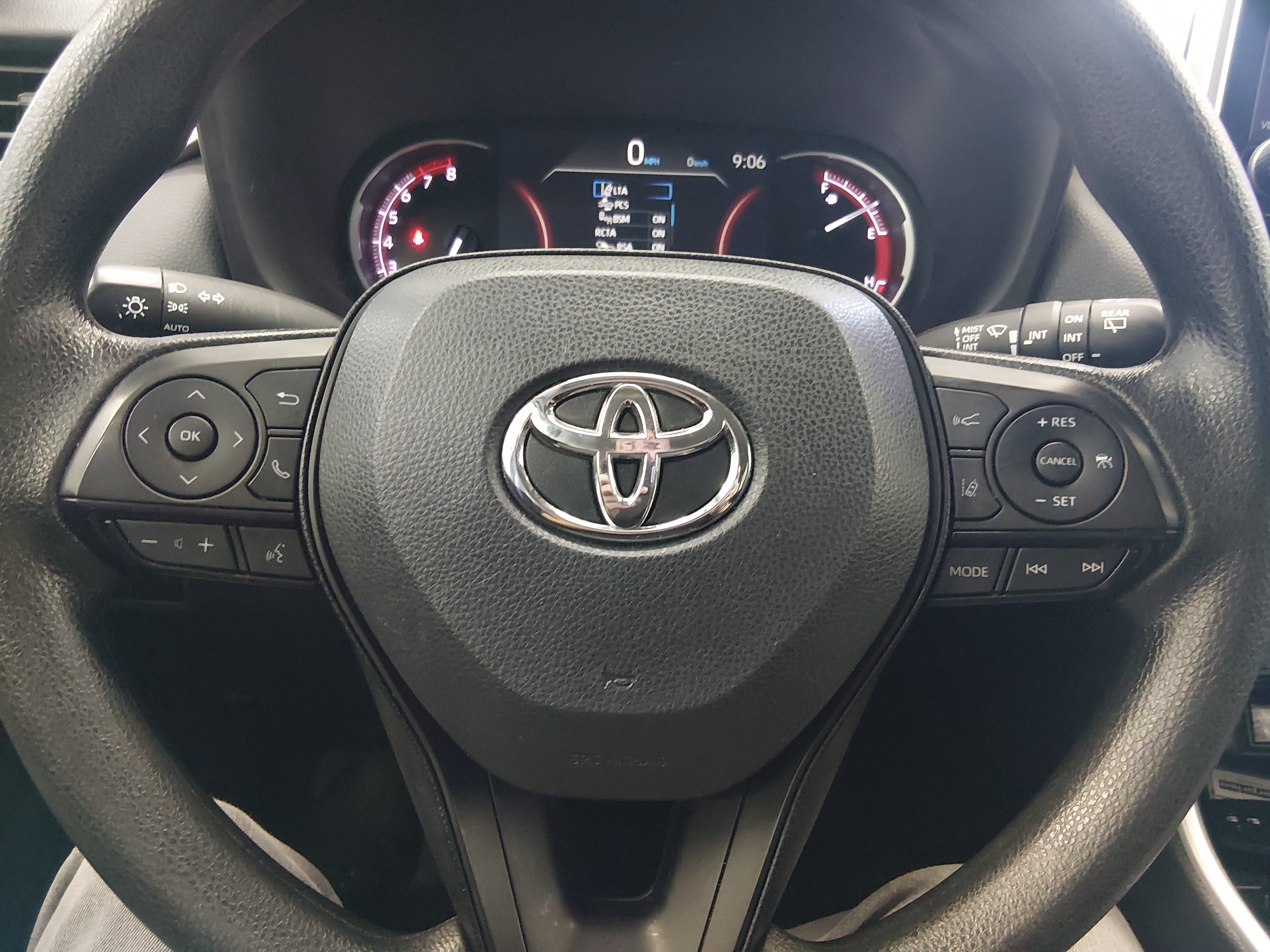 2024 Toyota RAV4 XLE - Photo 12