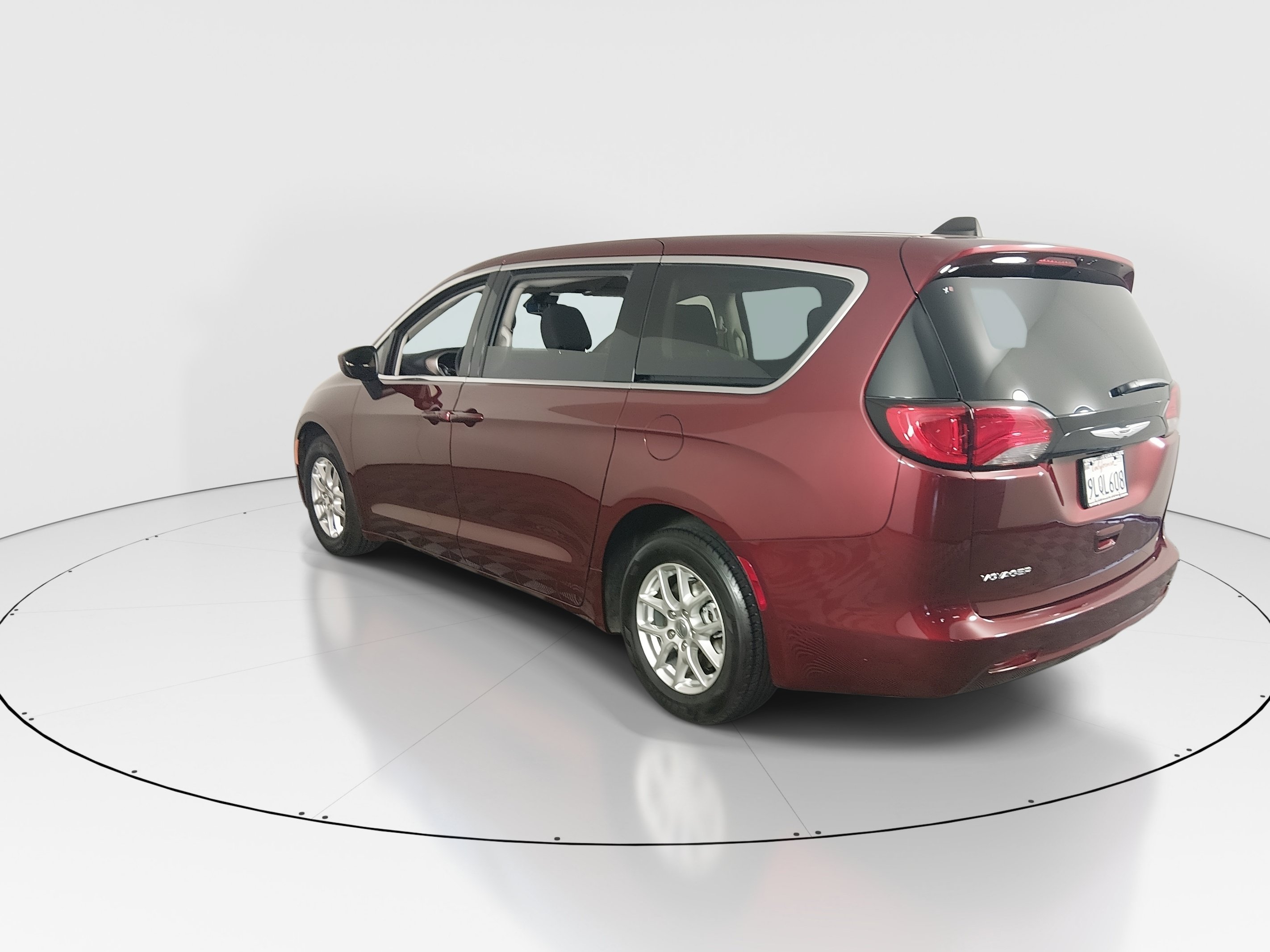 2023 Chrysler Voyager LX - Photo 5