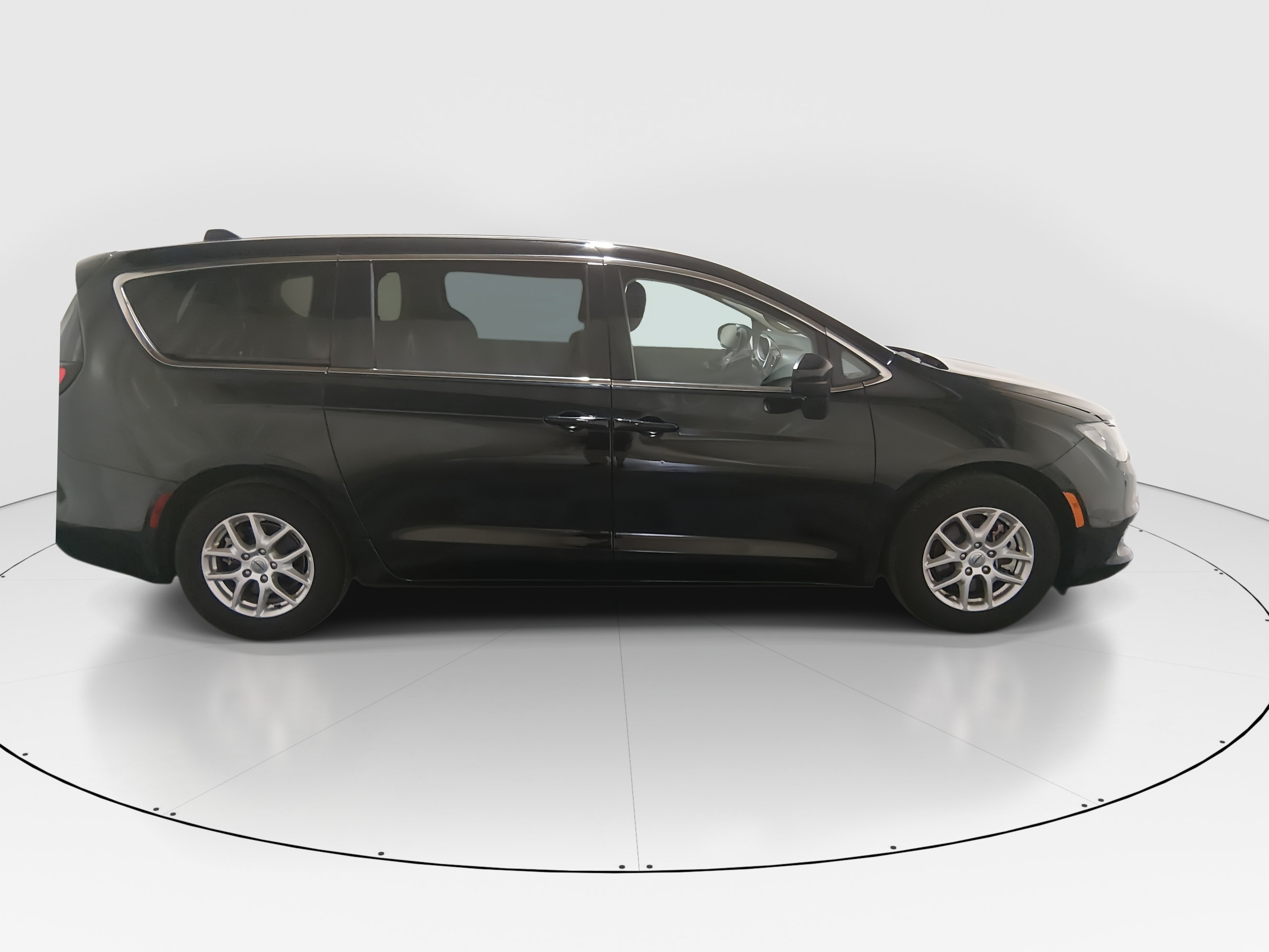 2024 Chrysler Voyager LX - Photo 8