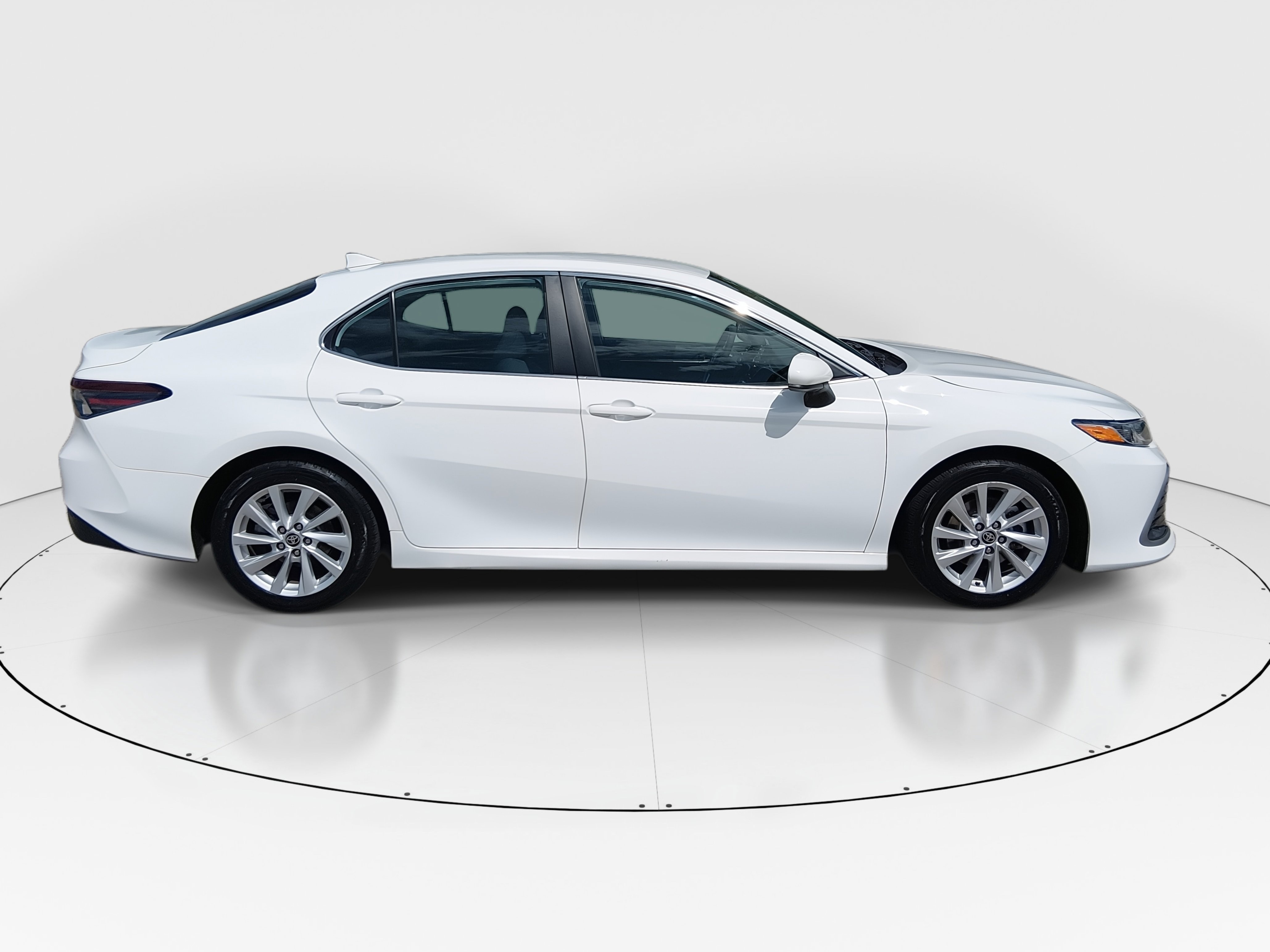 2024 Toyota Camry LE - Photo 8