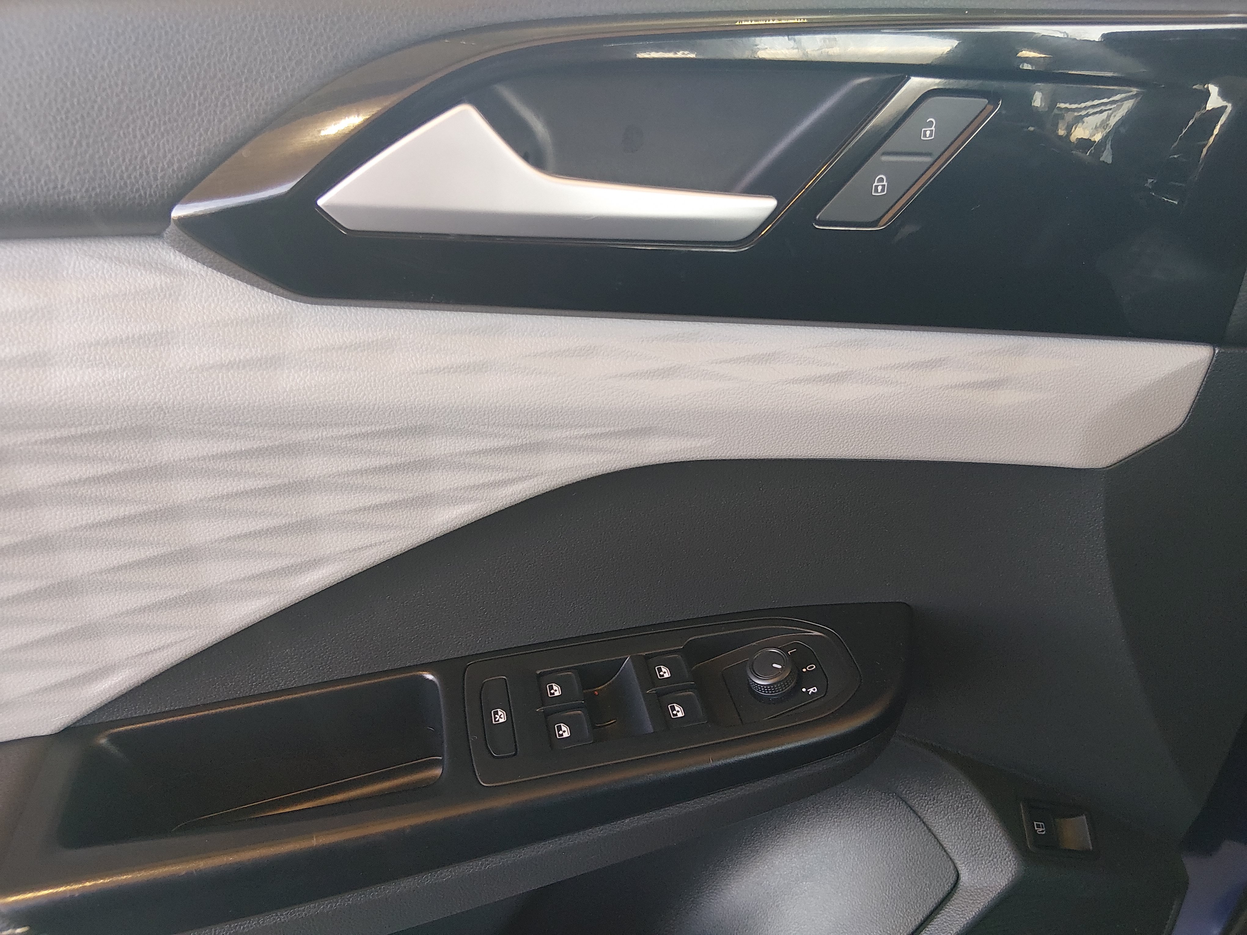 2024 Volkswagen Taos S - Photo 18