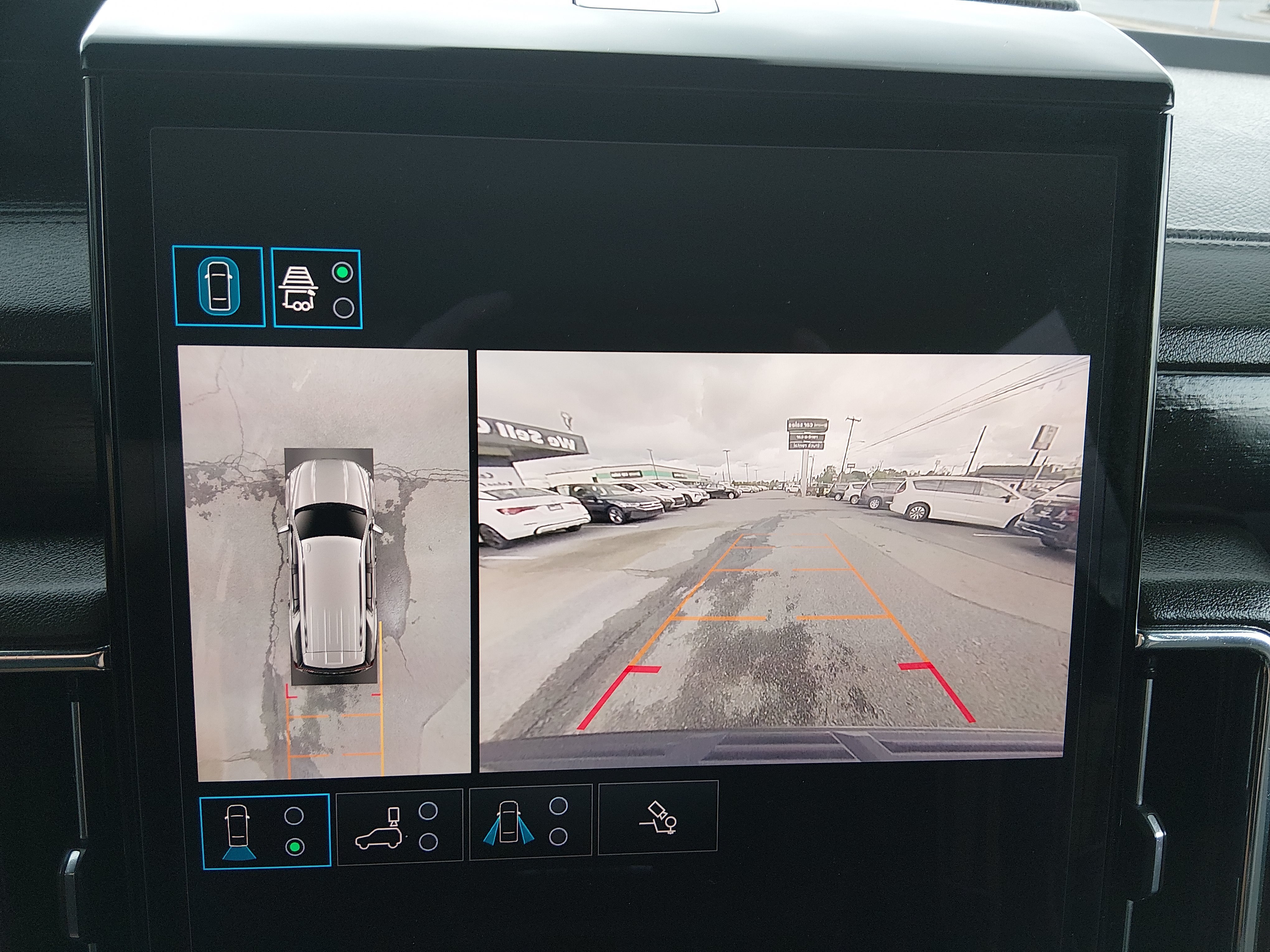 2025 GMC Yukon Denali - Photo 16