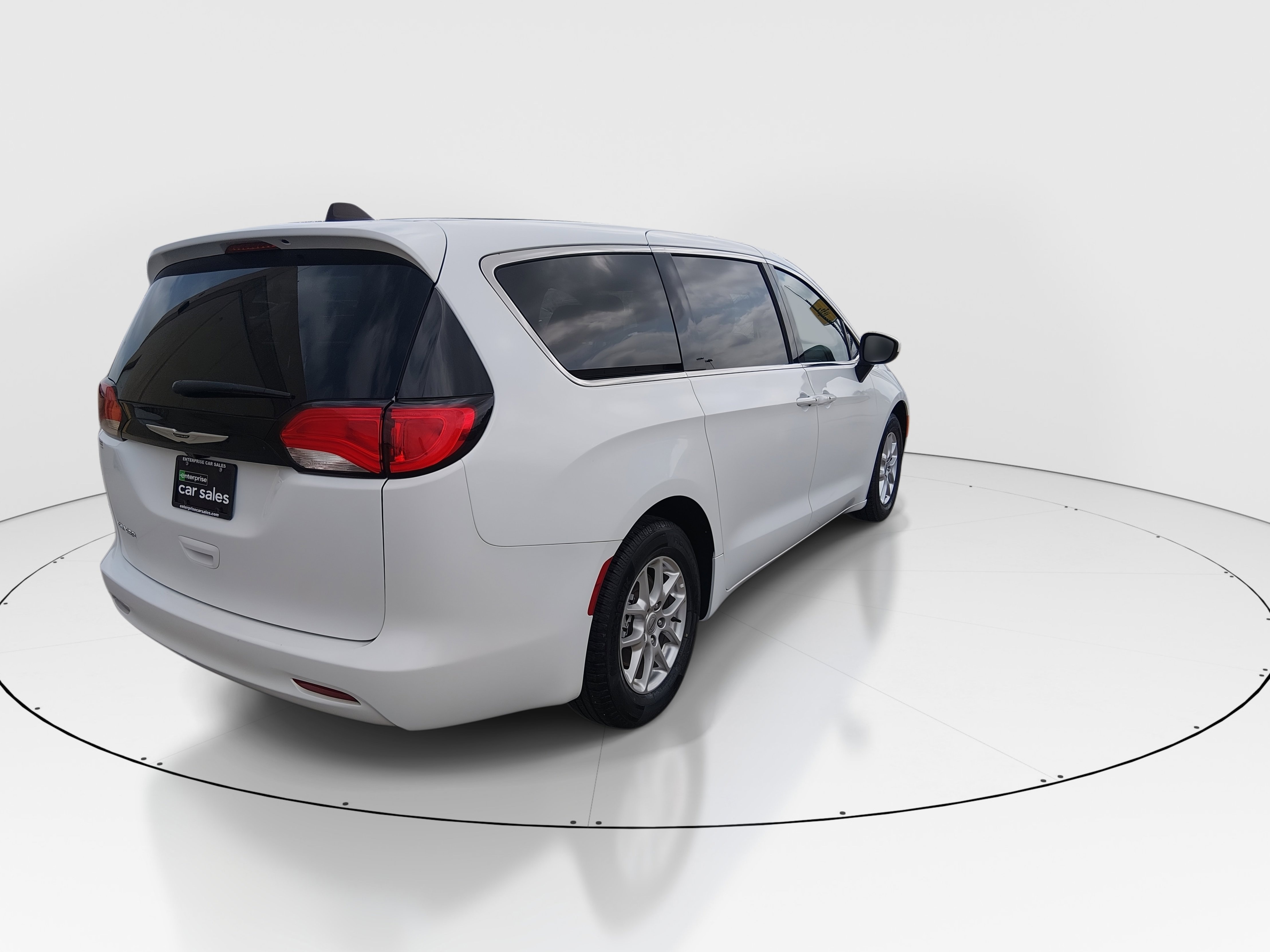 2023 Chrysler Voyager LX - Photo 7