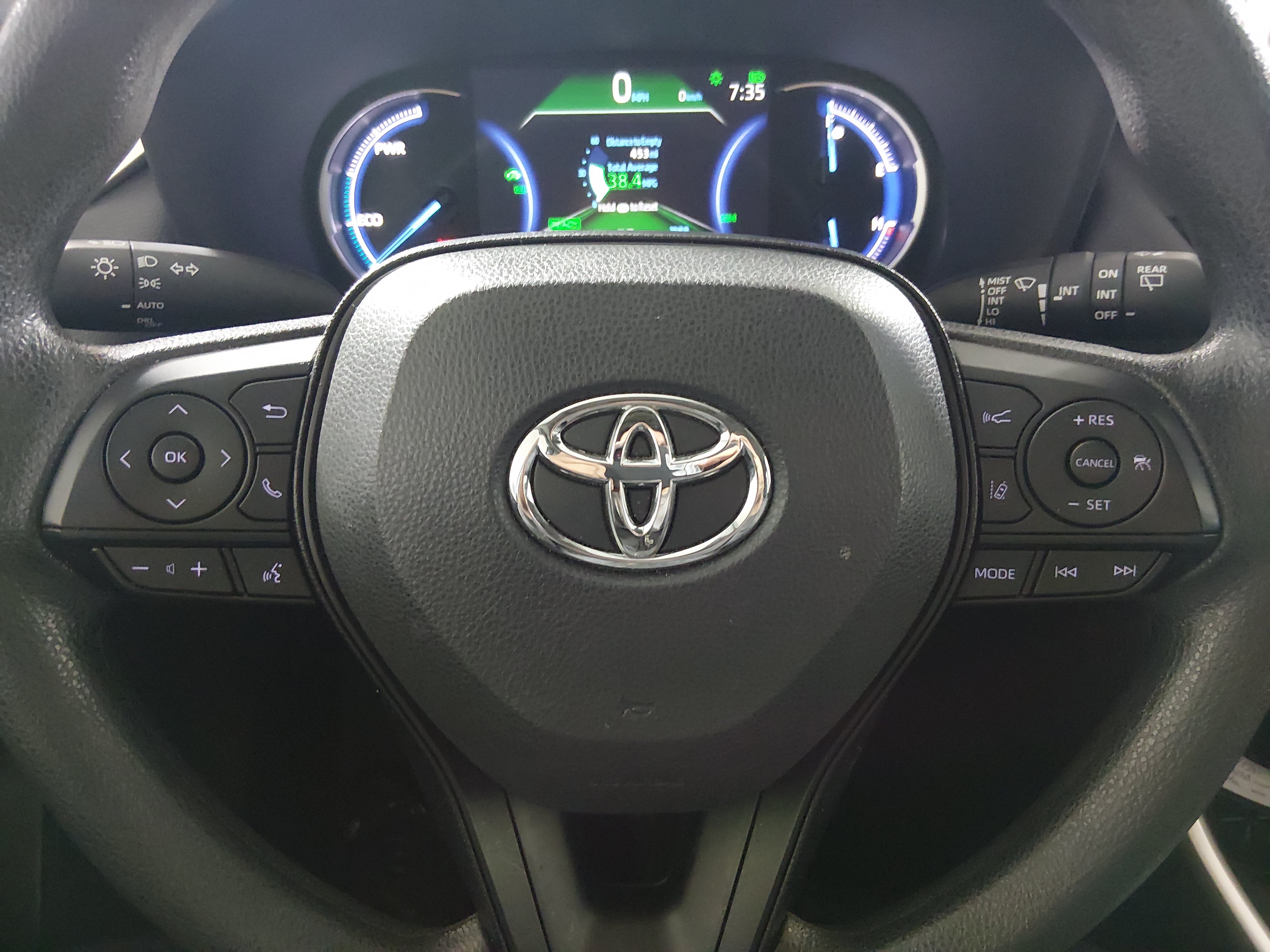 2025 Toyota RAV4 XLE - Photo 12