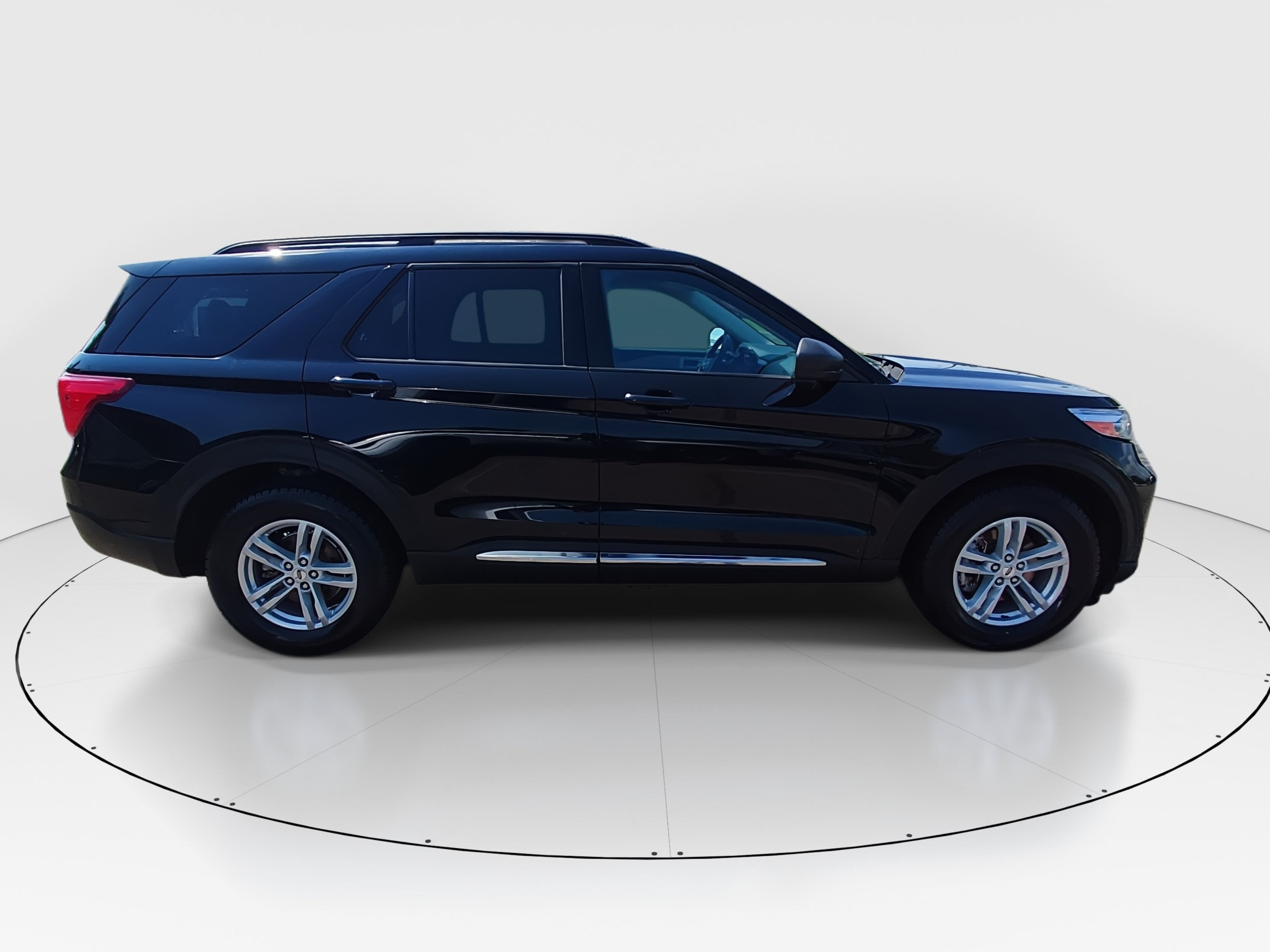 2022 Ford Explorer XLT - Photo 8