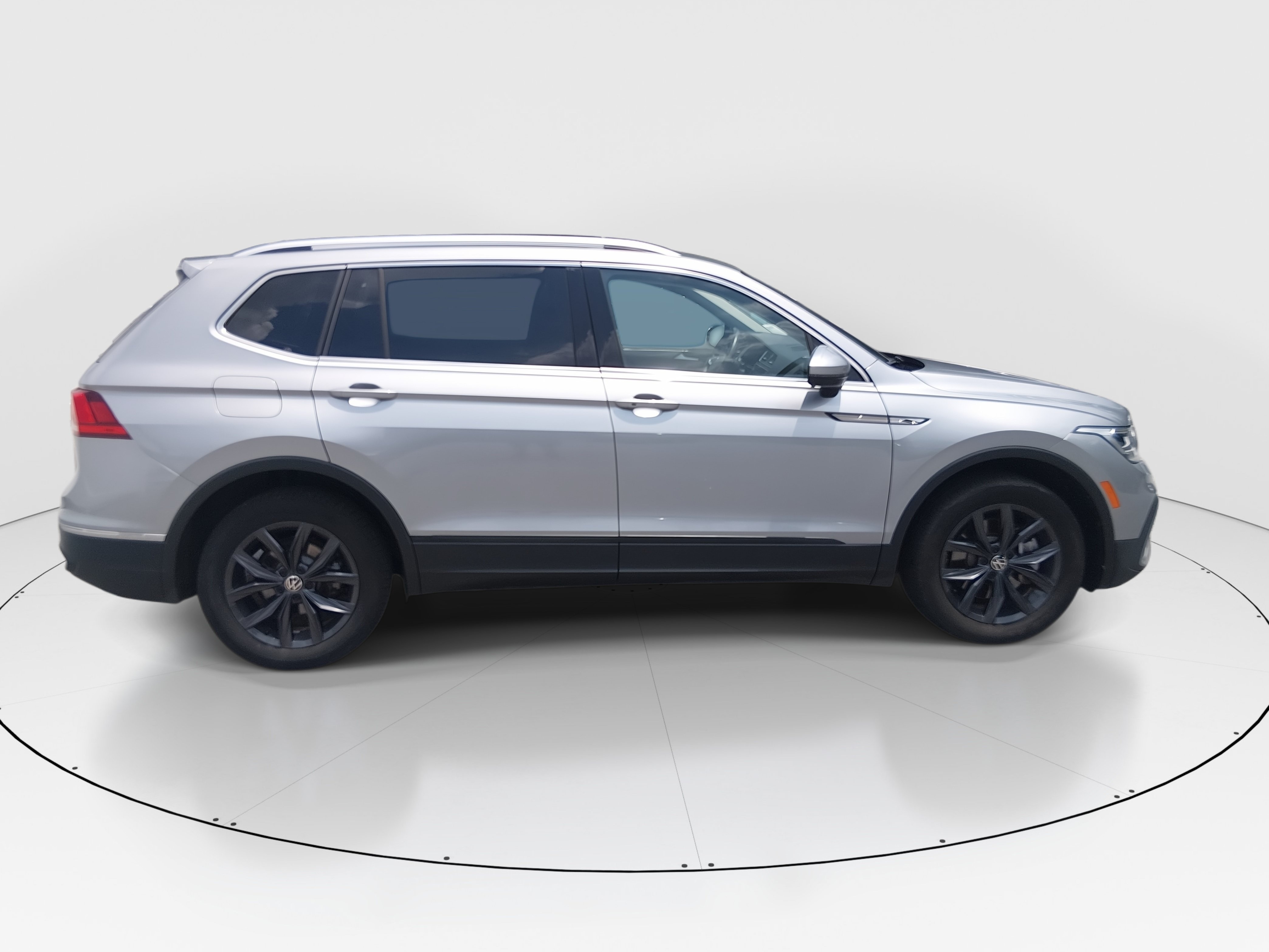 2024 Volkswagen Tiguan SE - Photo 8