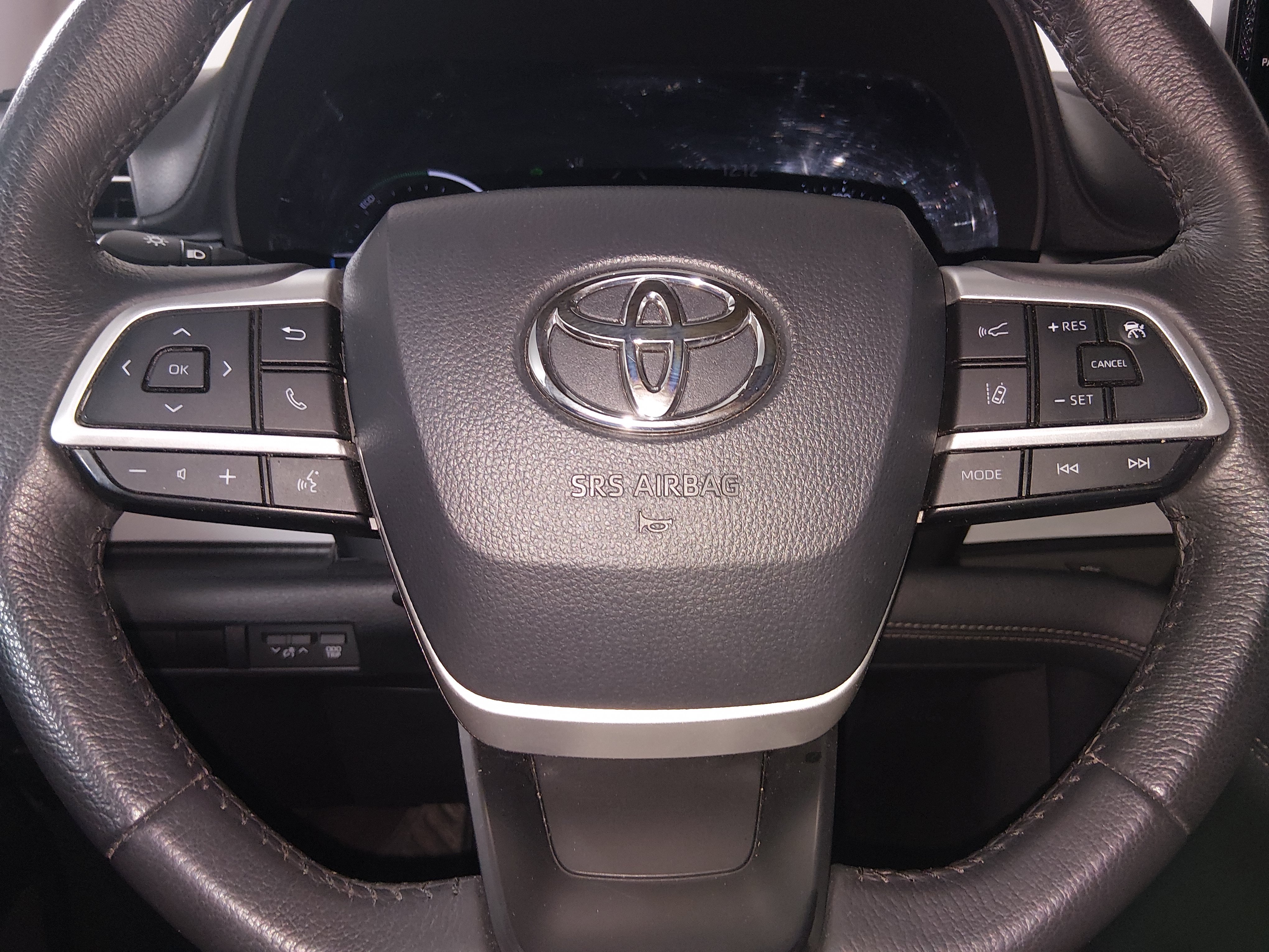 2025 Toyota Sienna XLE - Photo 12