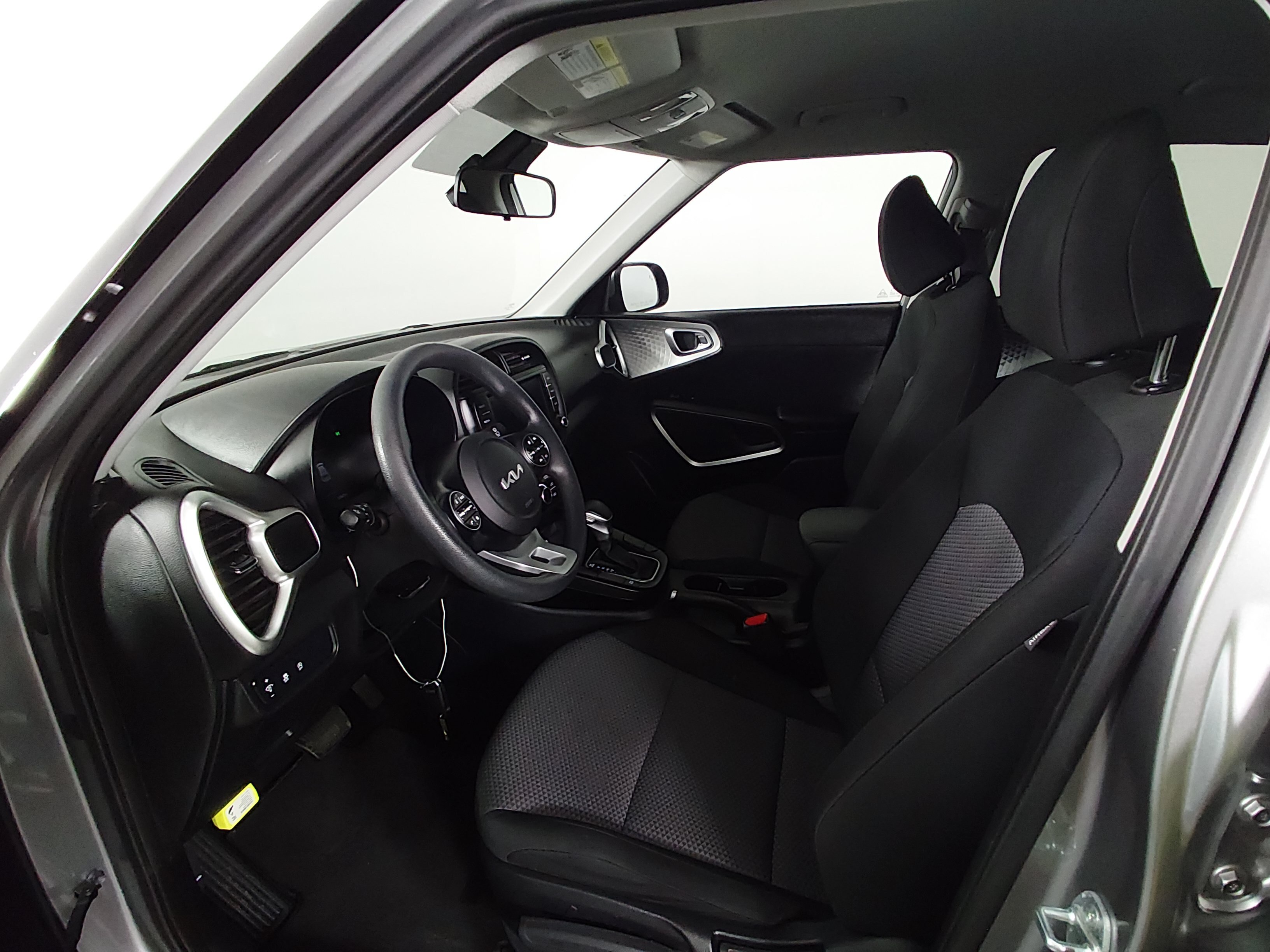 2024 Kia Soul LX - Photo 17