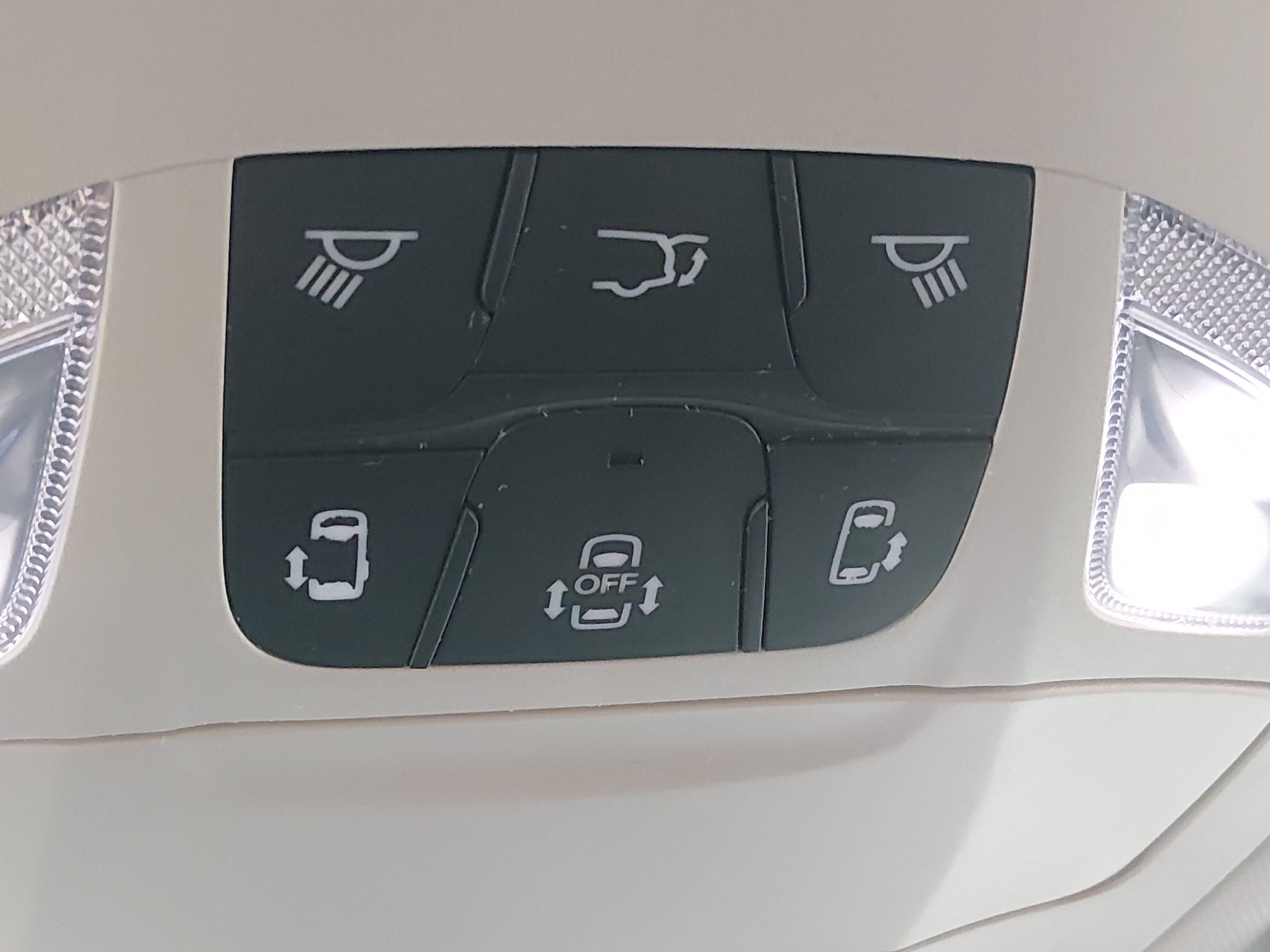 2022 Chrysler Voyager LX - Photo 20