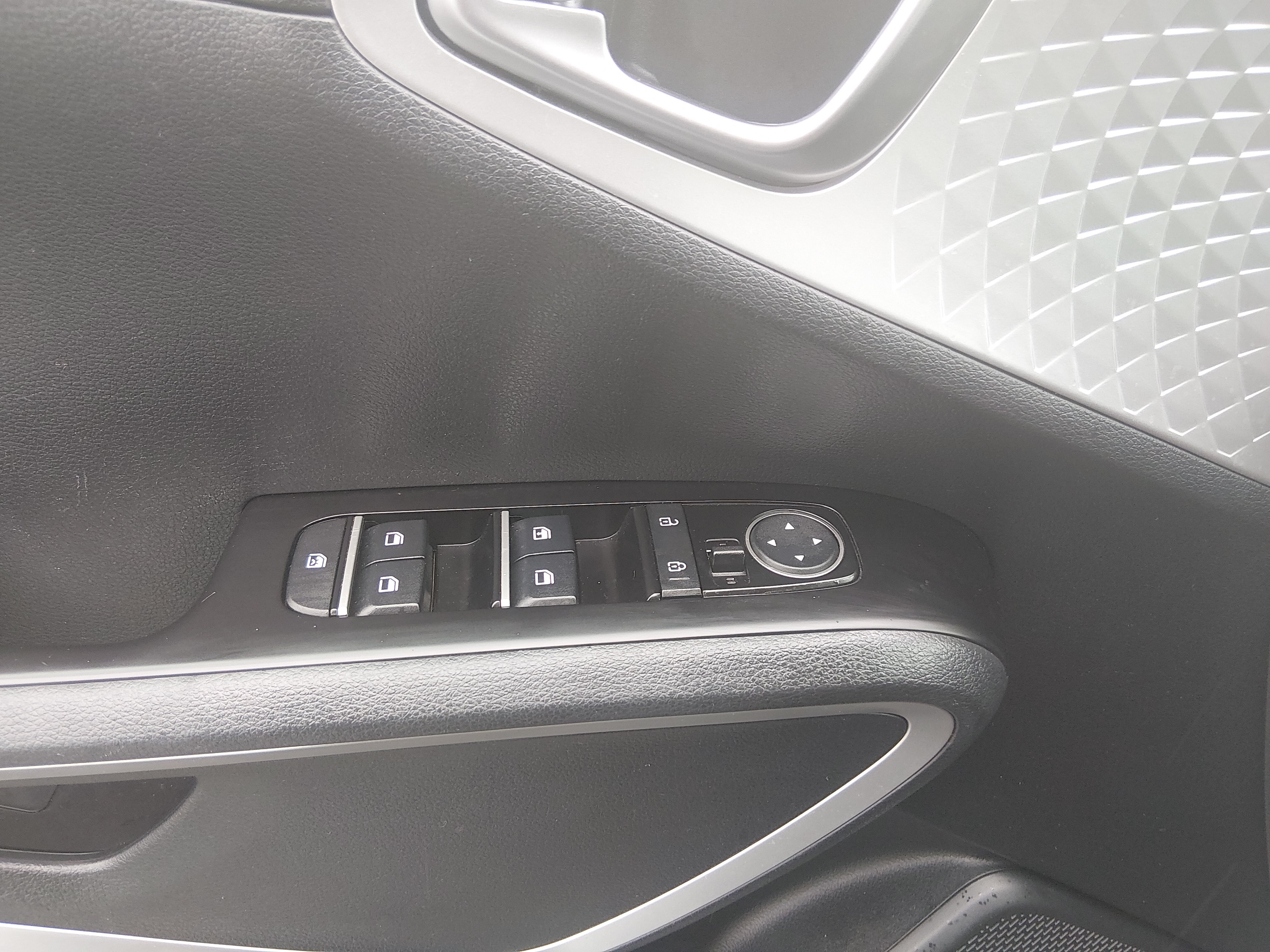 2024 Kia Soul LX - Photo 18