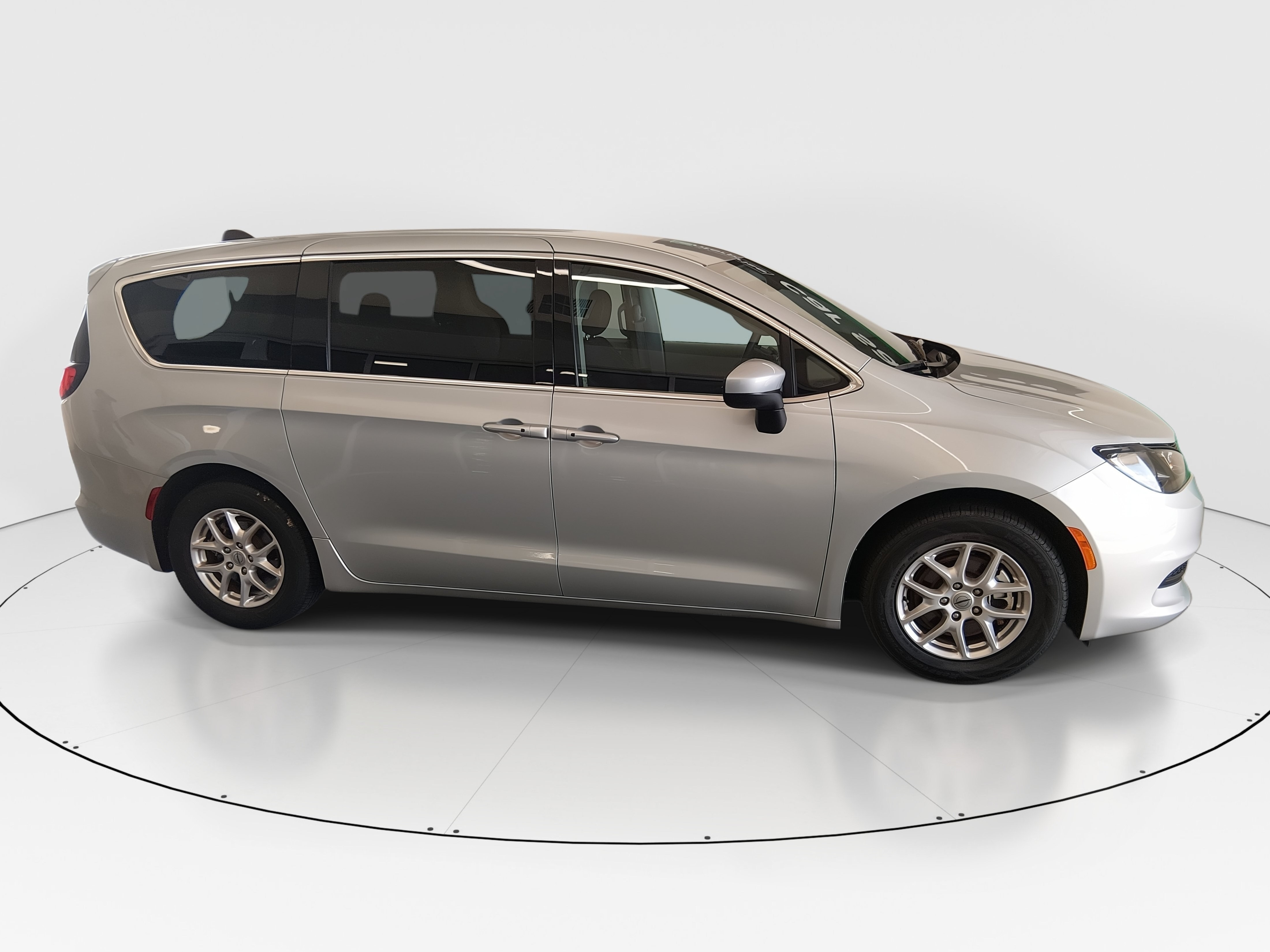 2023 Chrysler Voyager LX - Photo 8