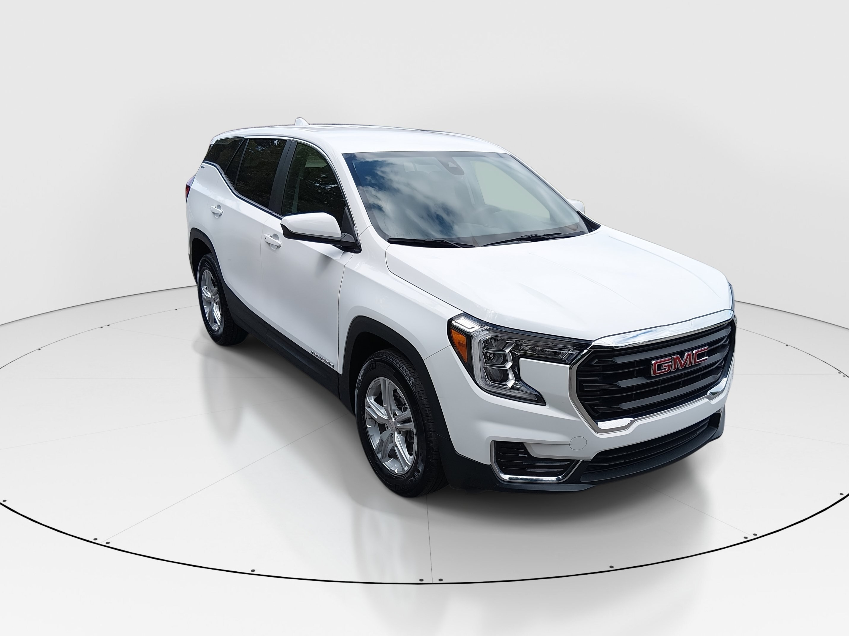 2024 GMC Terrain FWD 4dr SLE — front three-quarter view