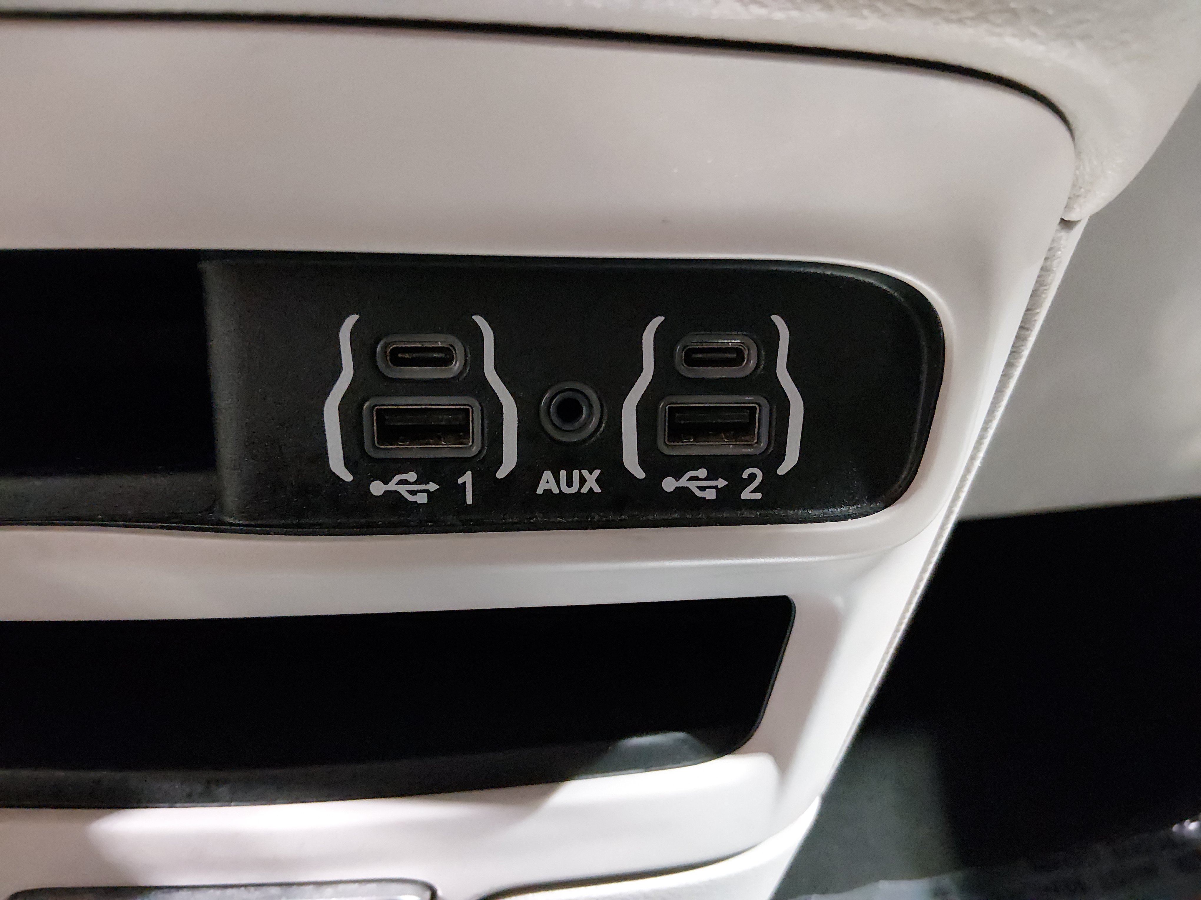 2023 Chrysler Voyager LX - Photo 19