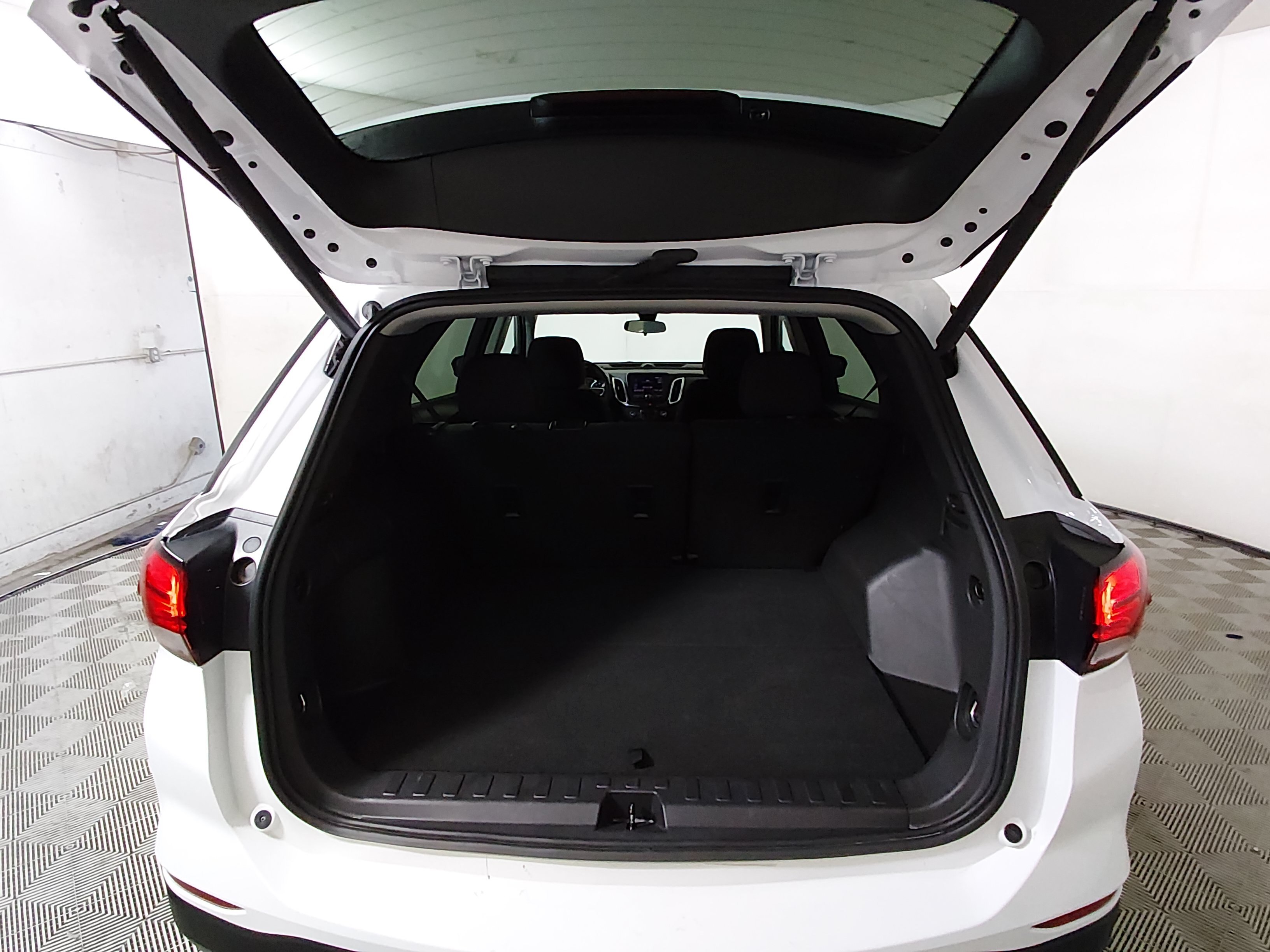 2024 Chevrolet Equinox LT - Photo 11