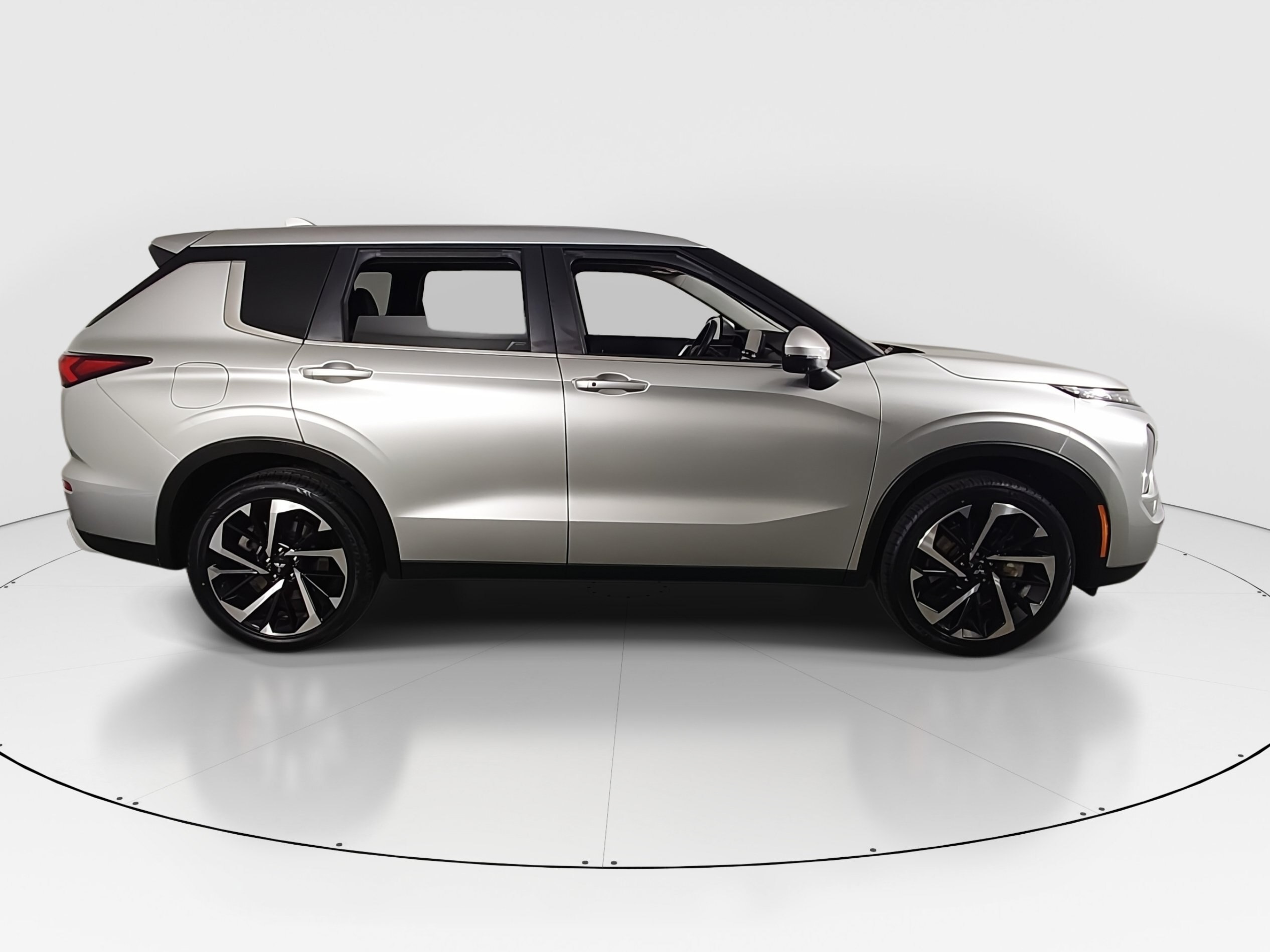 2024 Mitsubishi Outlander SE - Photo 8
