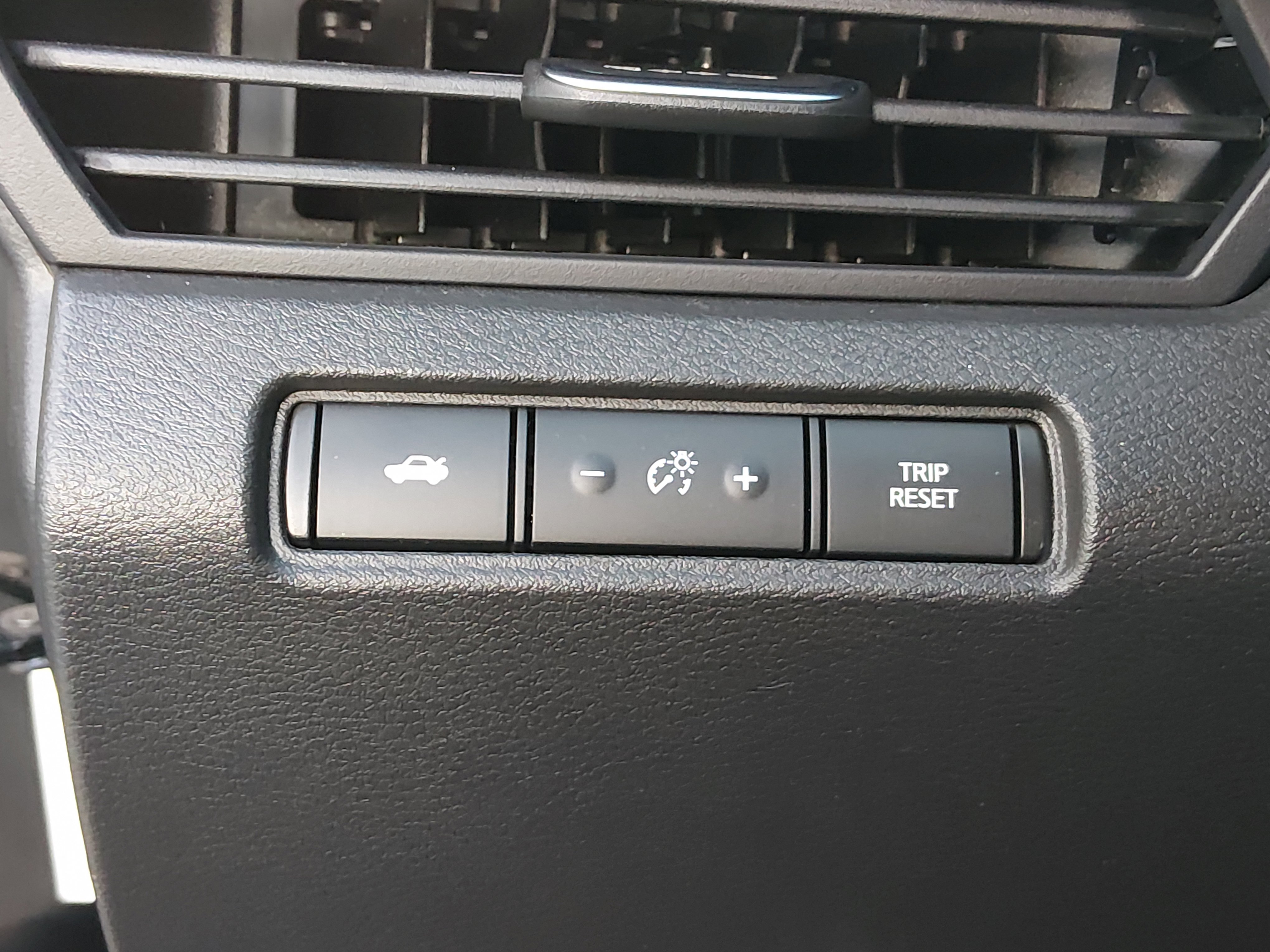 2025 Nissan Altima SV - Photo 13