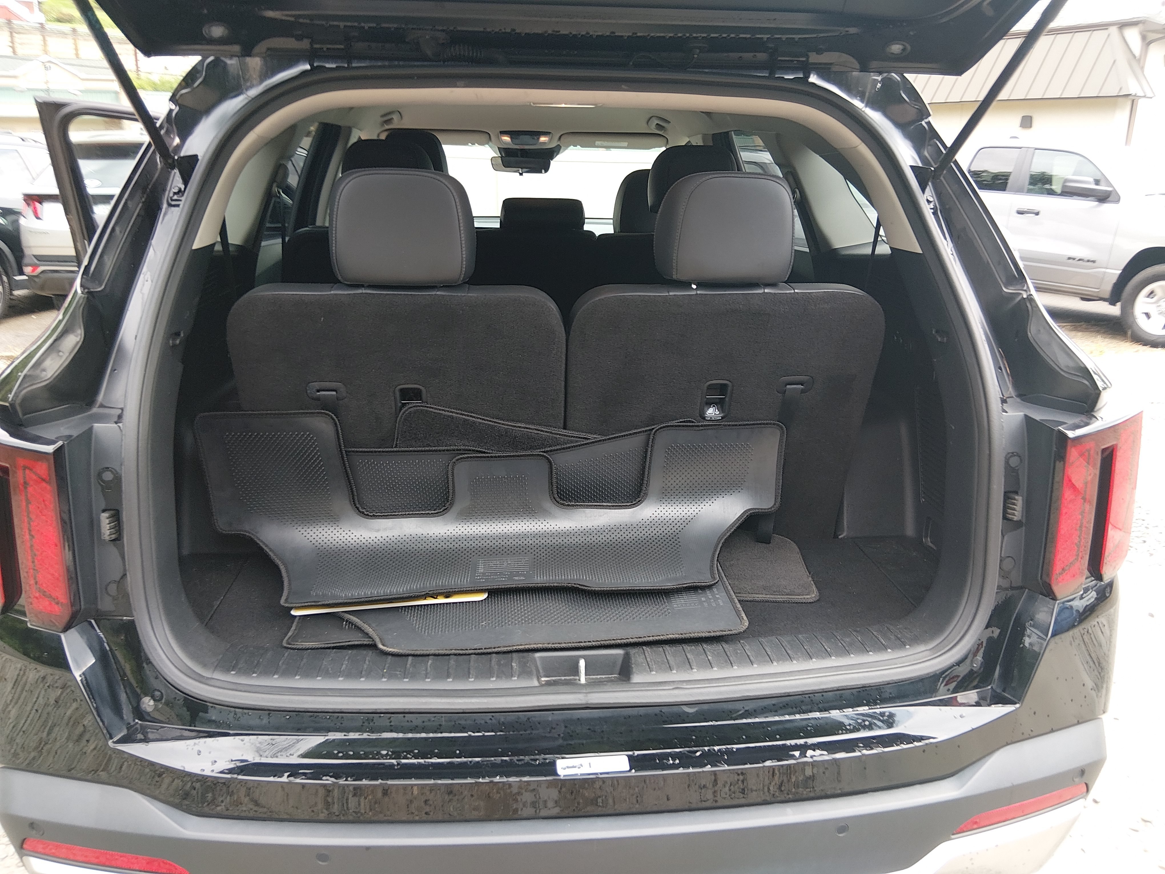 2024 Kia Sorento S - Photo 11
