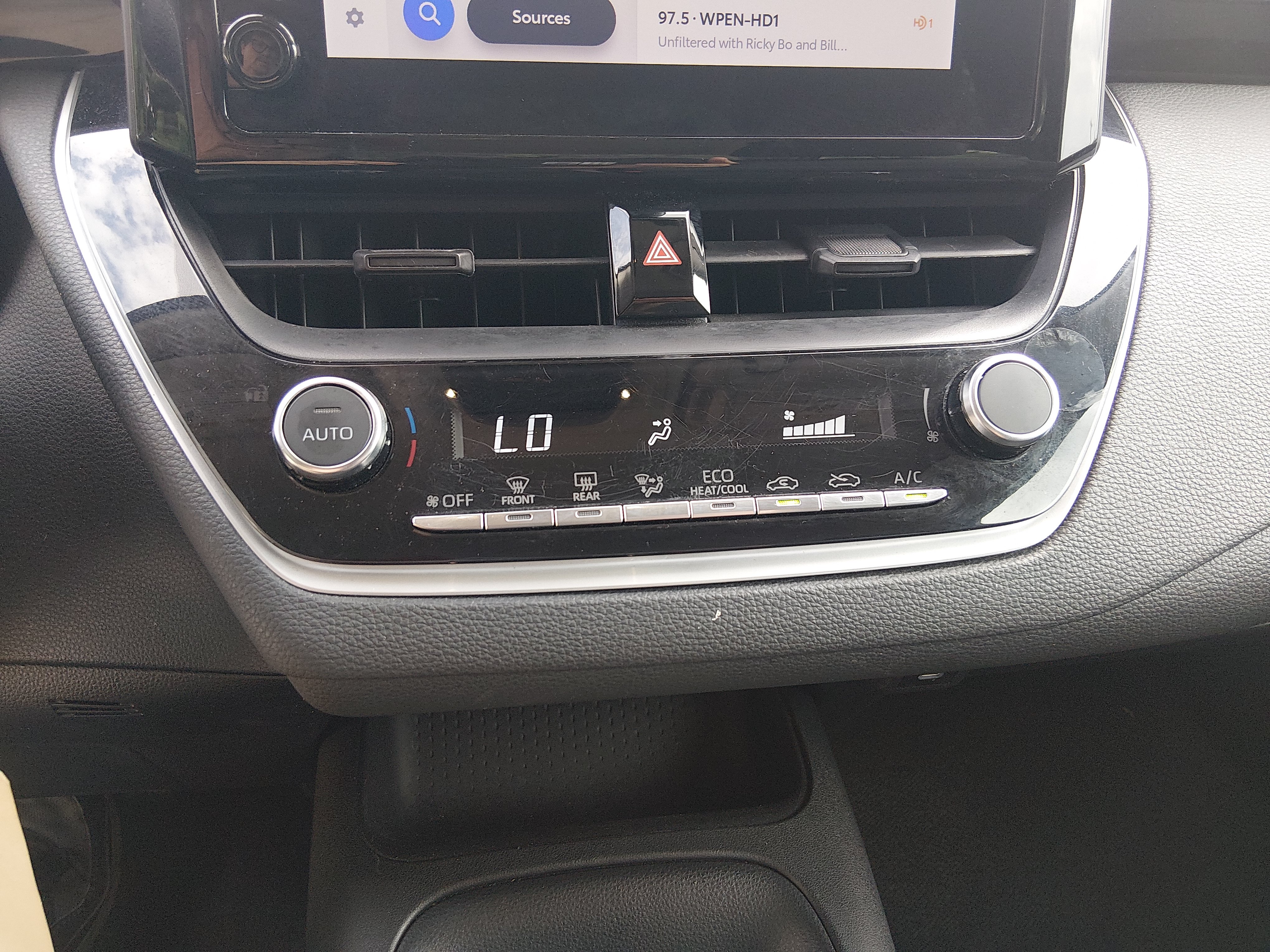 2024 Toyota Corolla LE - Photo 13