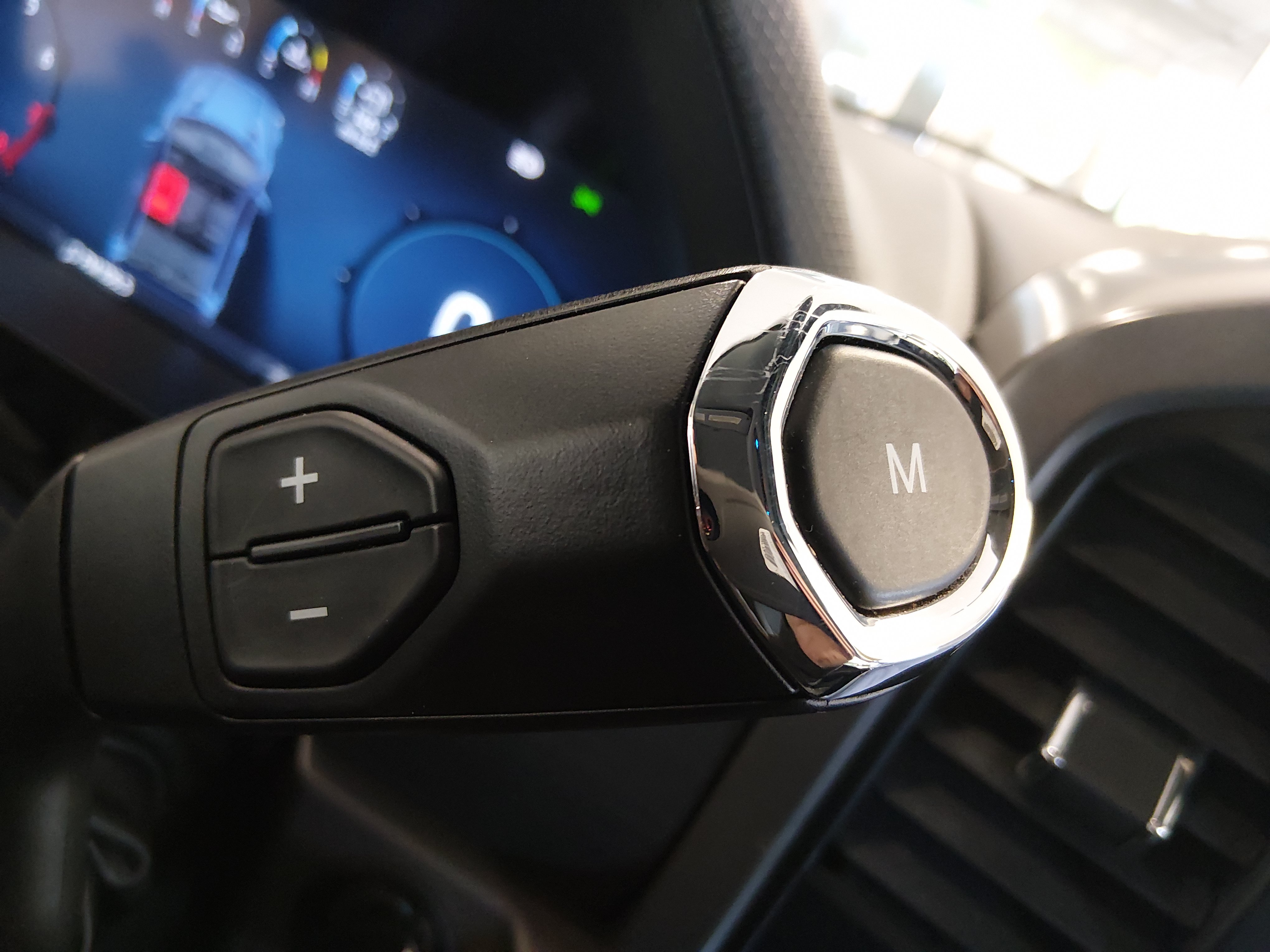 2025 Ford F-150 XLT - Photo 28
