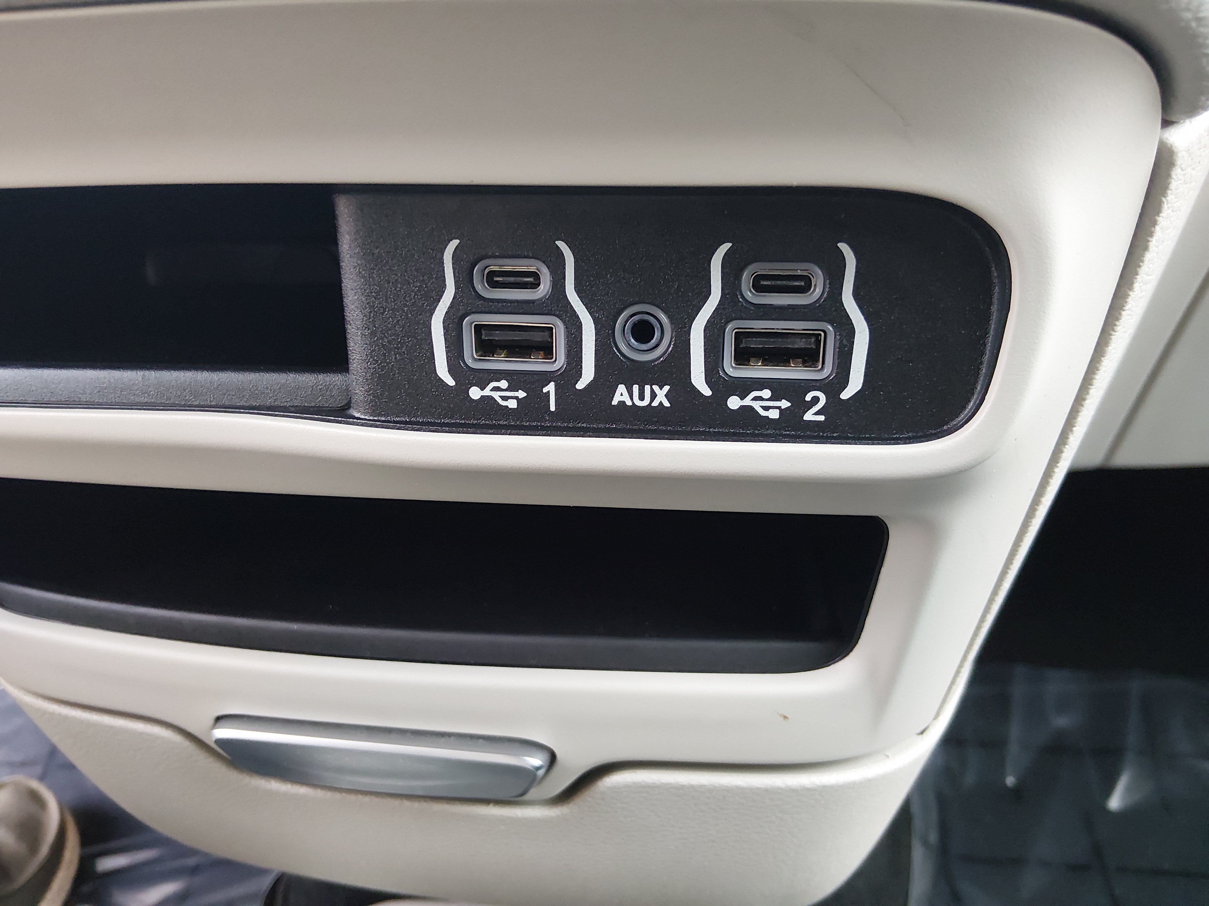 2023 Chrysler Pacifica Hybrid Touring L - Photo 20