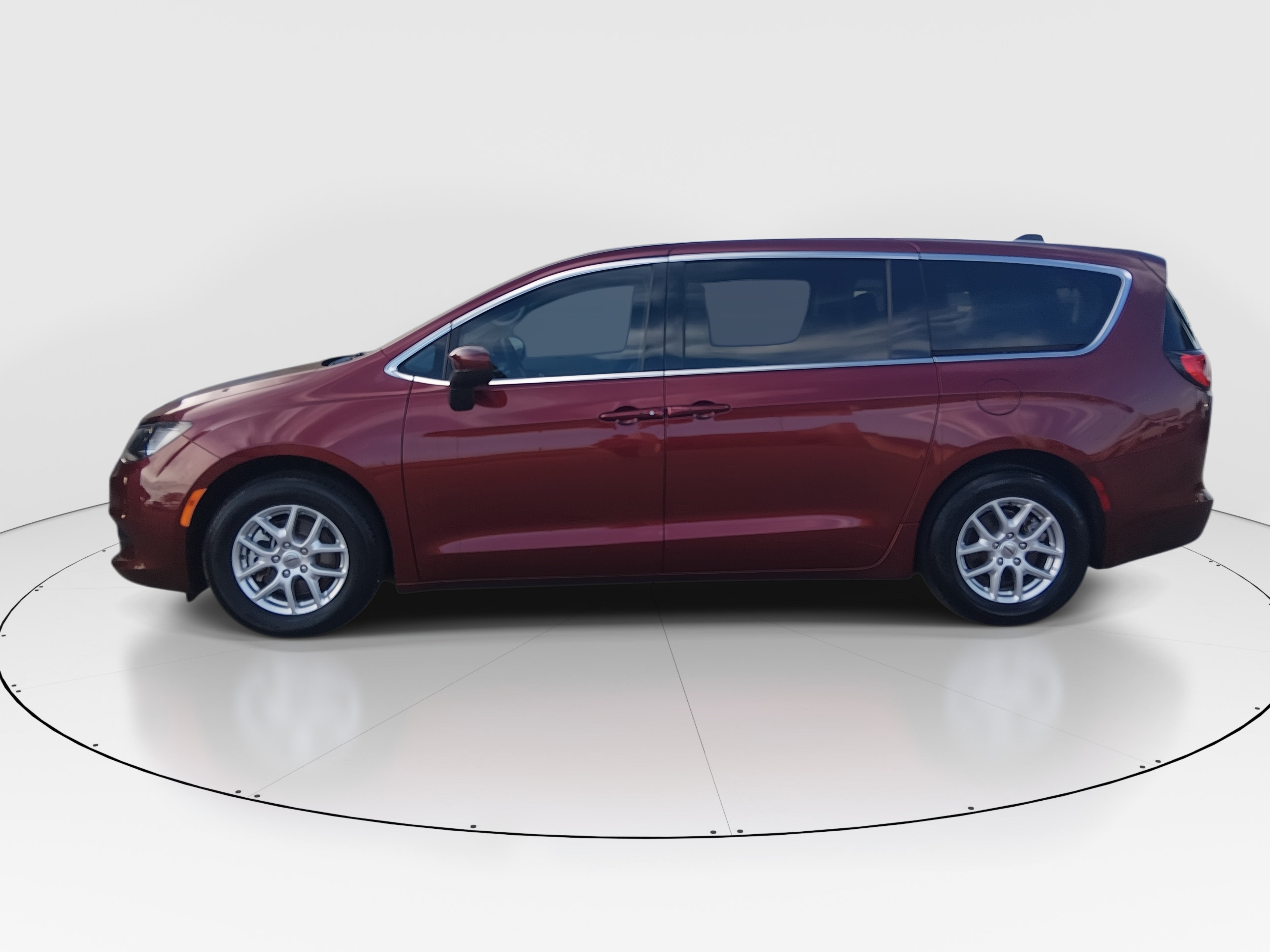2023 Chrysler Voyager 4