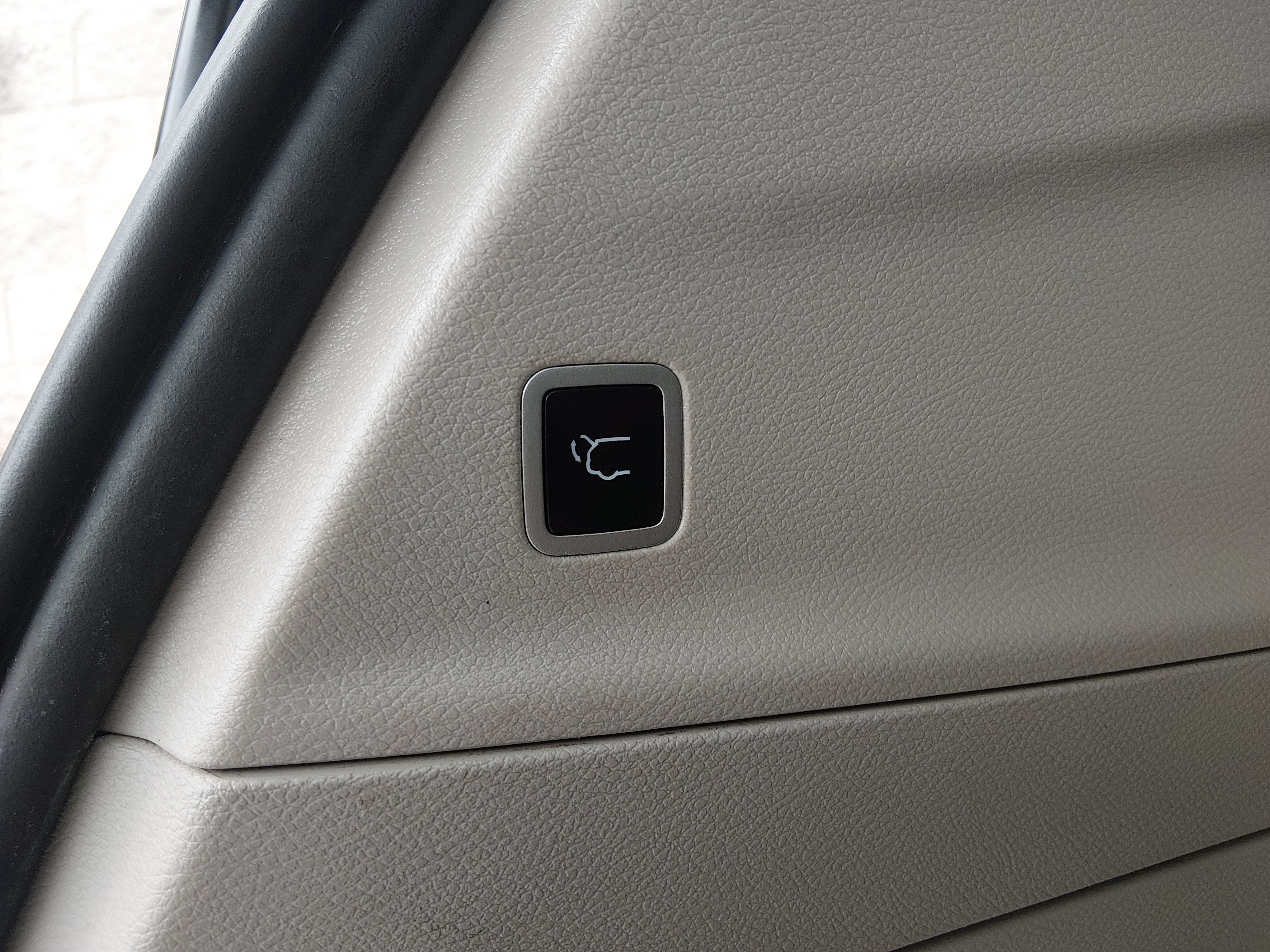 2024 Chrysler Voyager LX - Photo 13