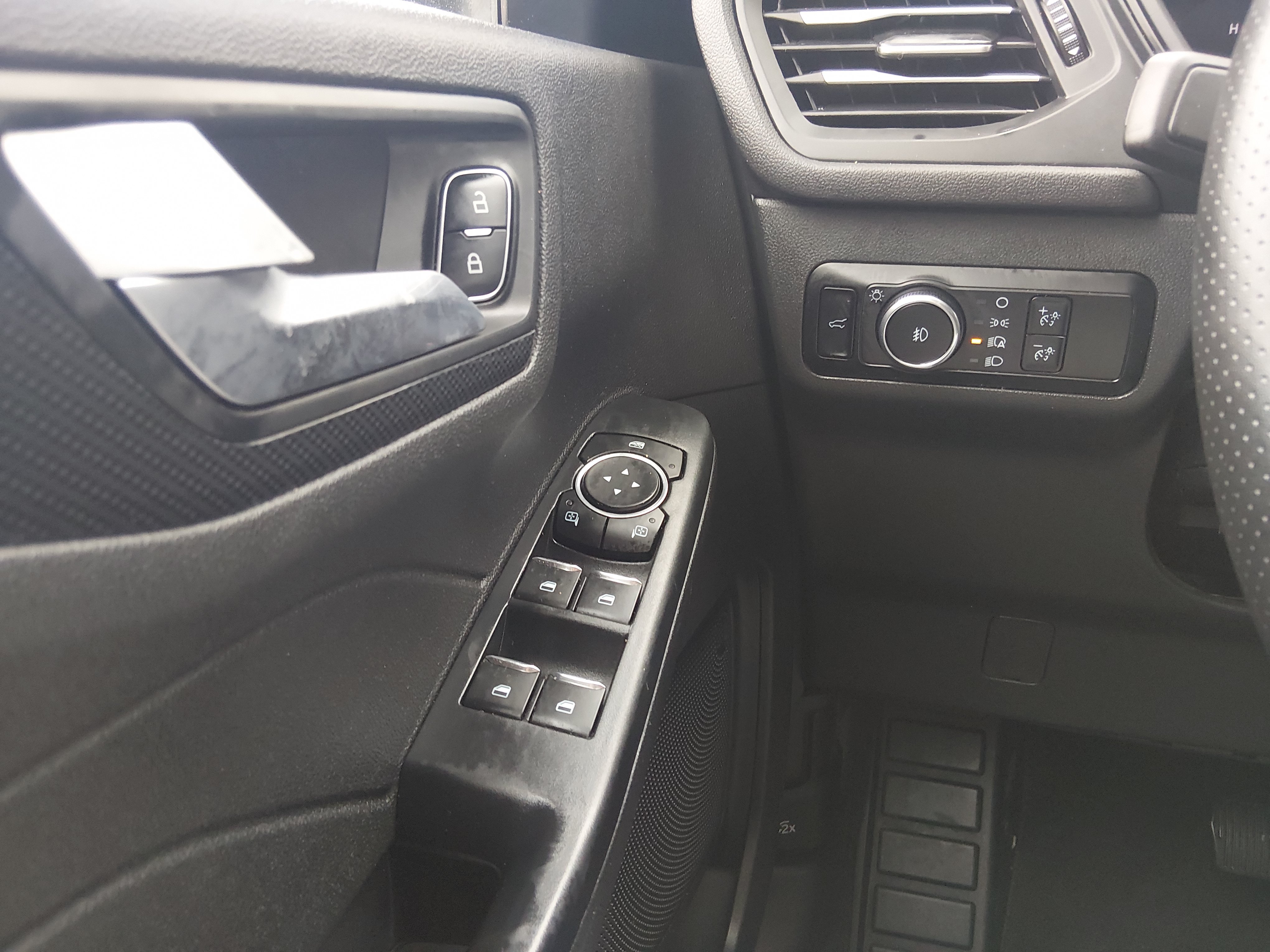 2025 Ford Escape ST-Line Select - Photo 20