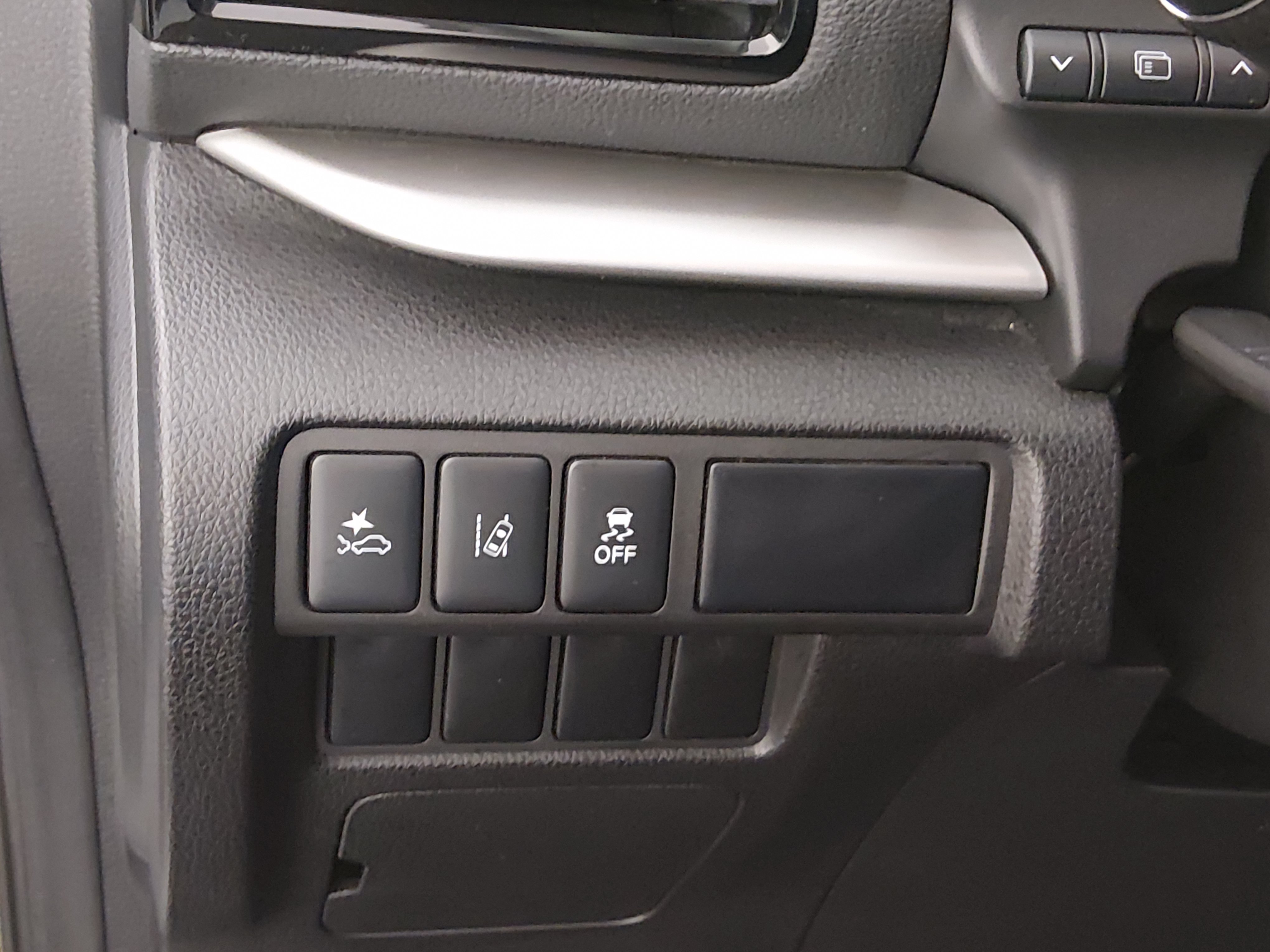2024 Mitsubishi Eclipse Cross LE - Photo 13