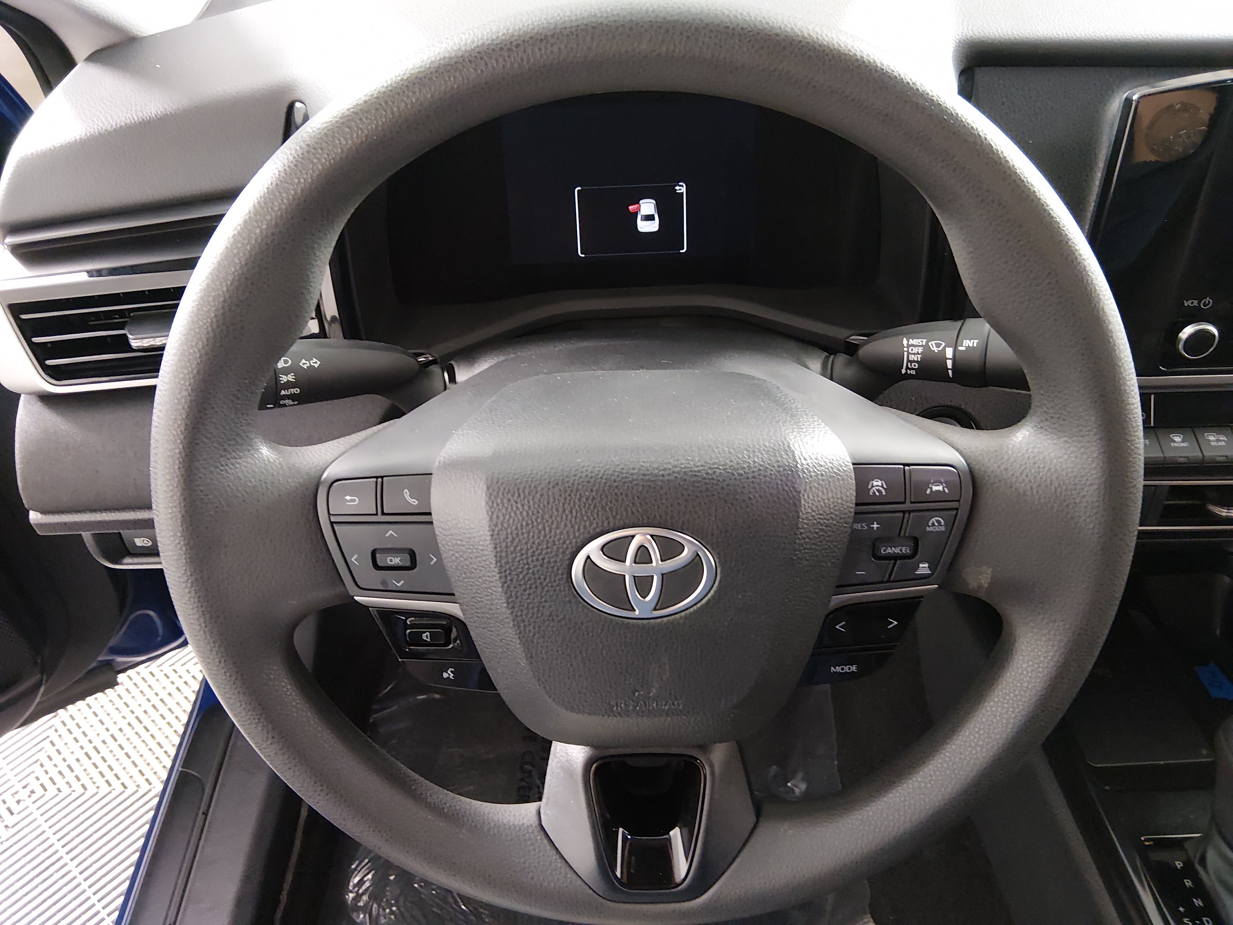 2025 Toyota Camry LE - Photo 12