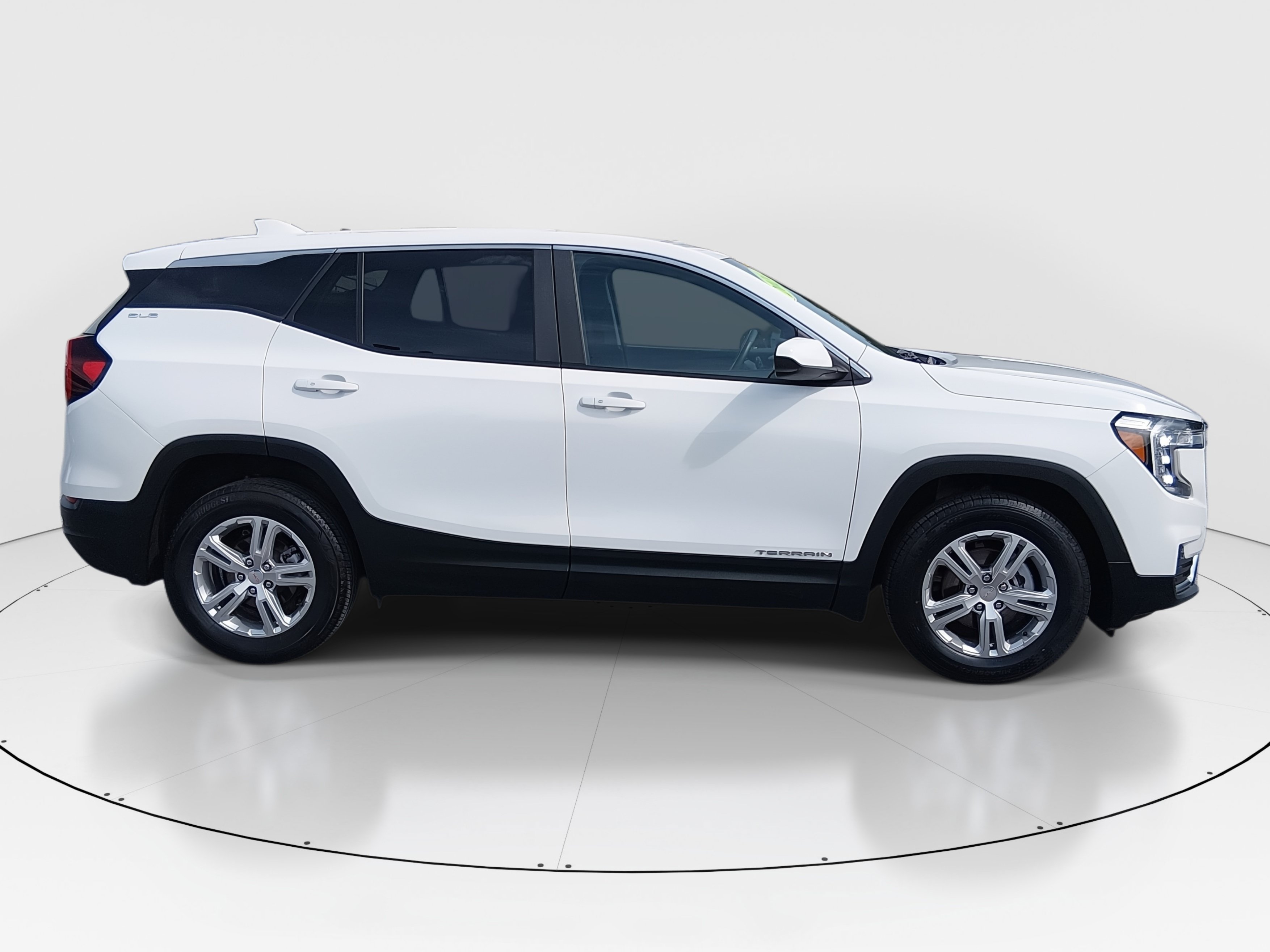 2024 GMC Terrain SLE - Photo 8