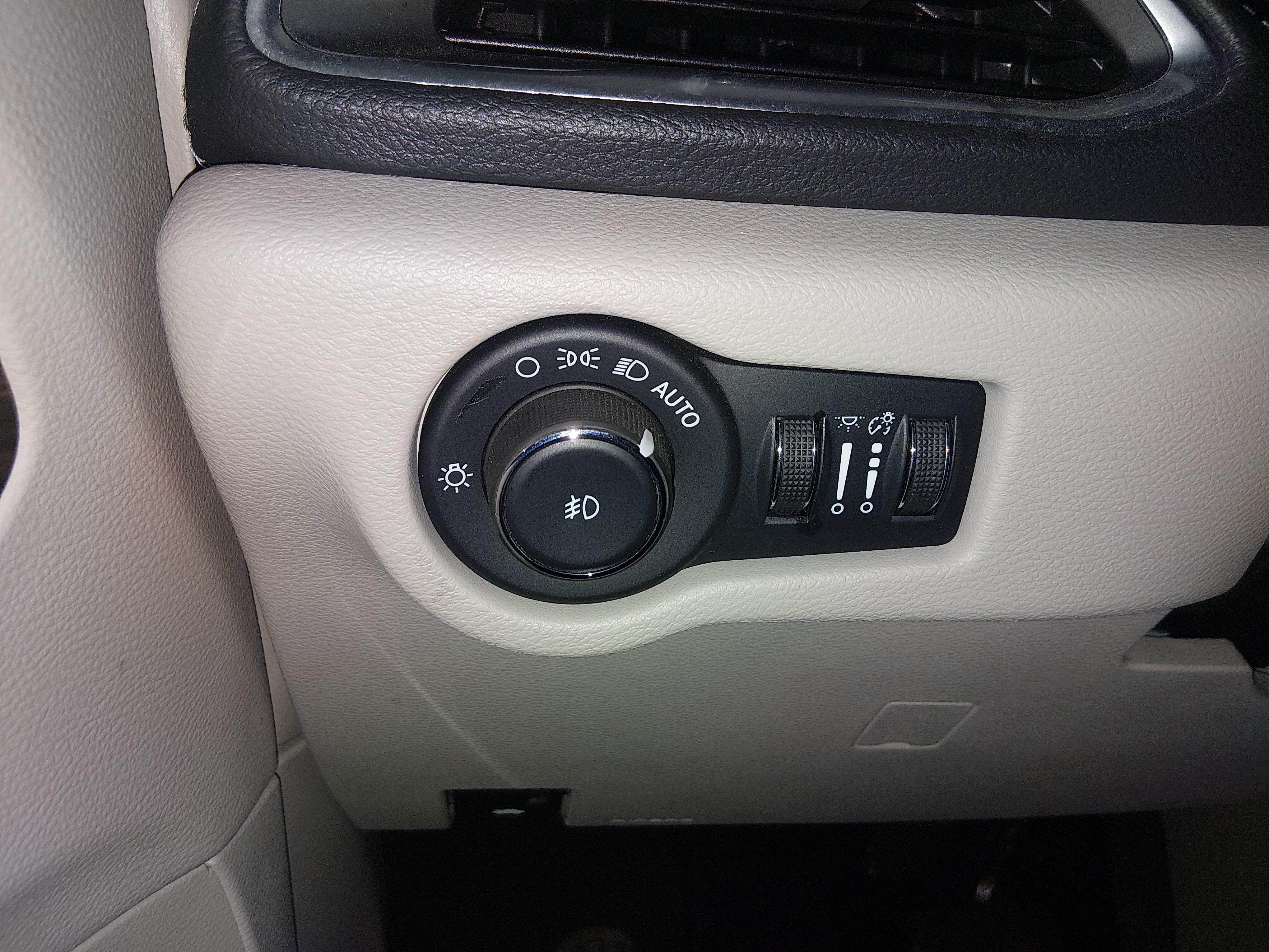 2023 Chrysler Pacifica Hybrid Limited - Photo 13