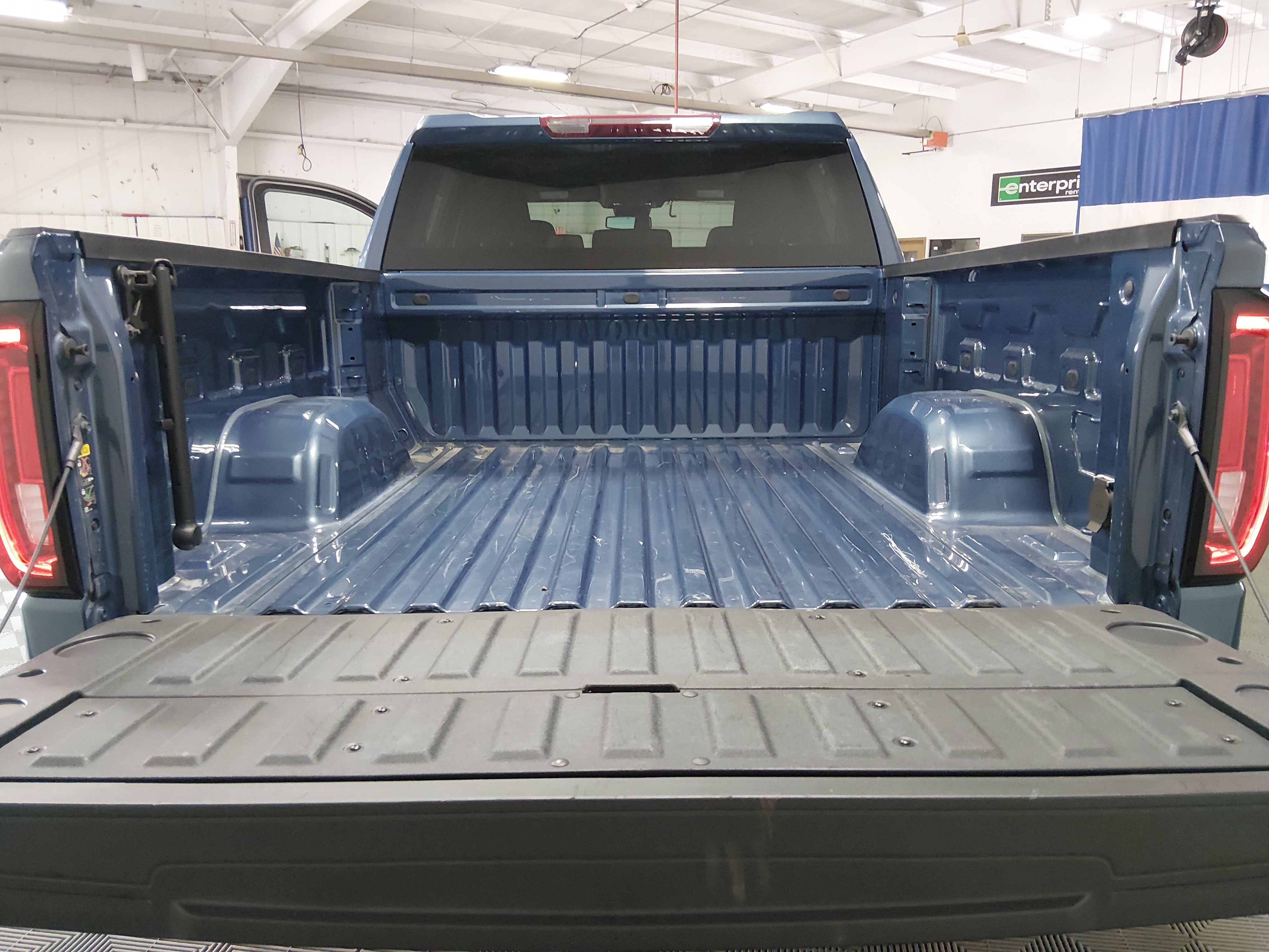 2024 GMC Sierra 1500 SLT - Photo 11