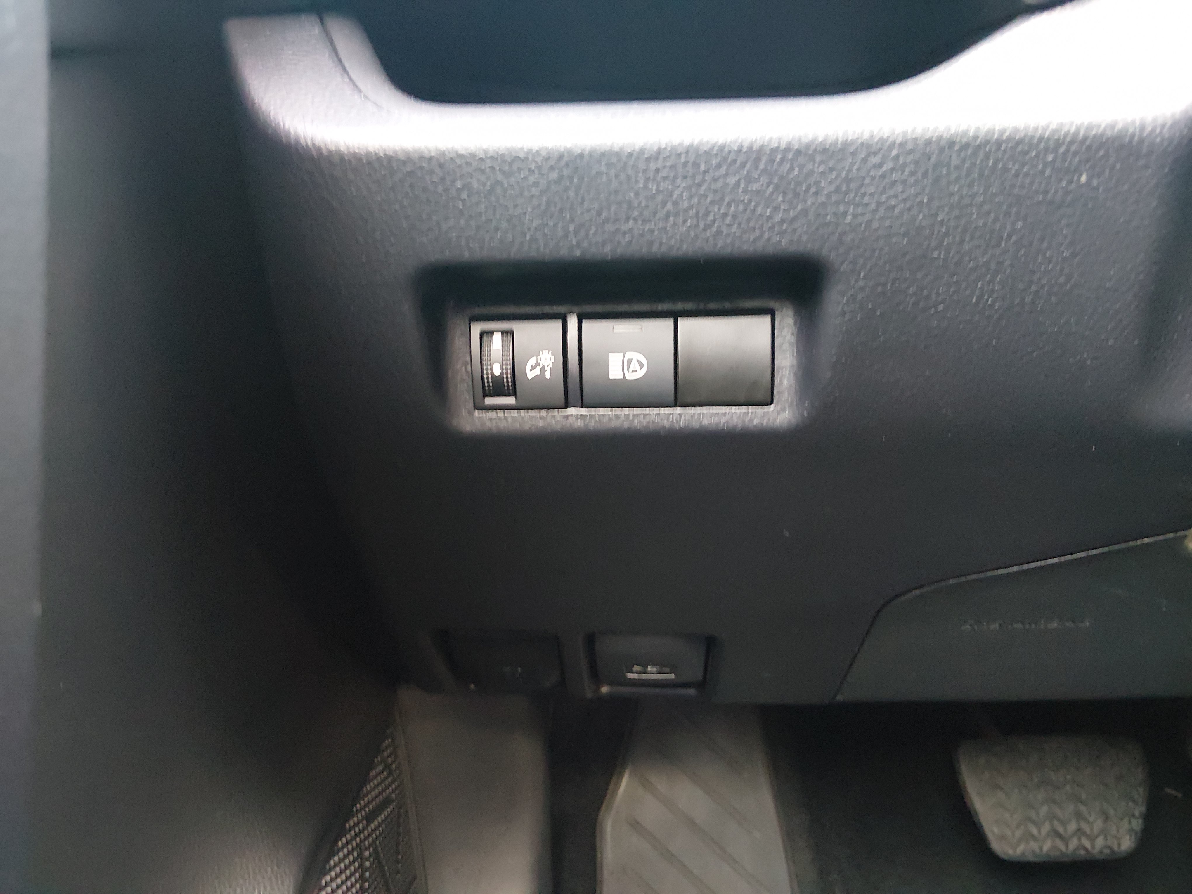 2024 Toyota RAV4 XLE - Photo 13