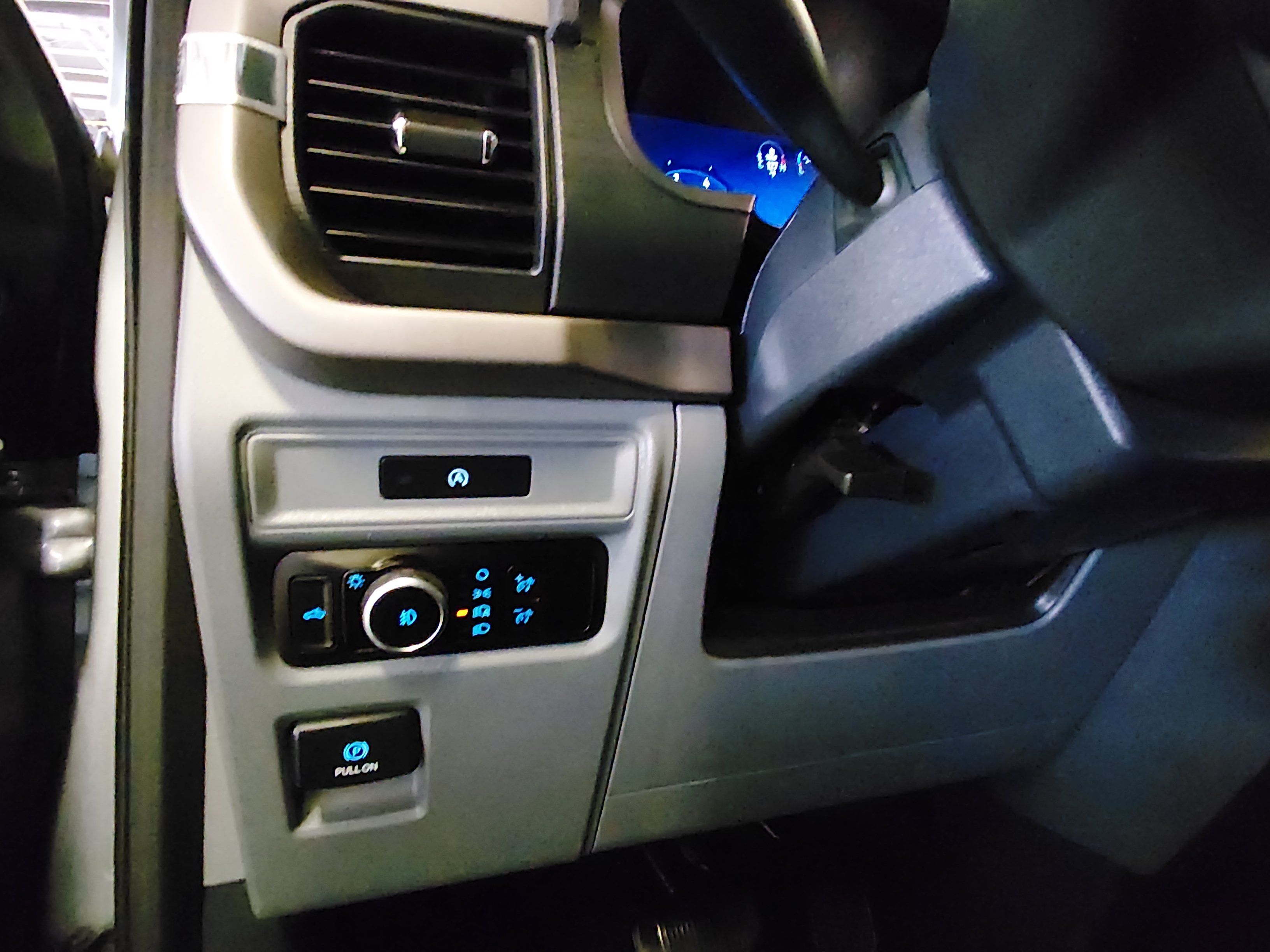 2025 Ford F-150 XLT - Photo 13