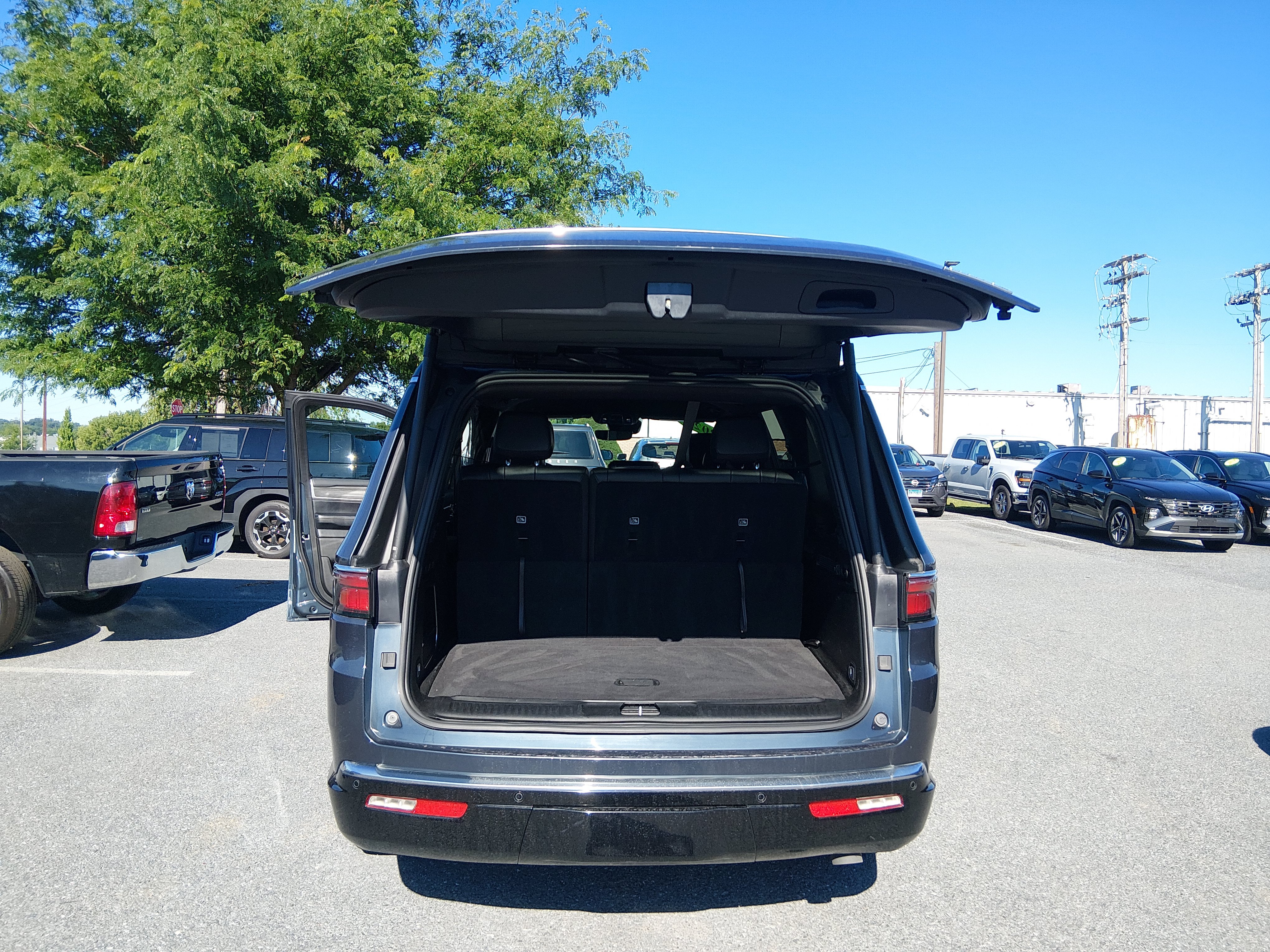 2024 Jeep Wagoneer Series II - Photo 11