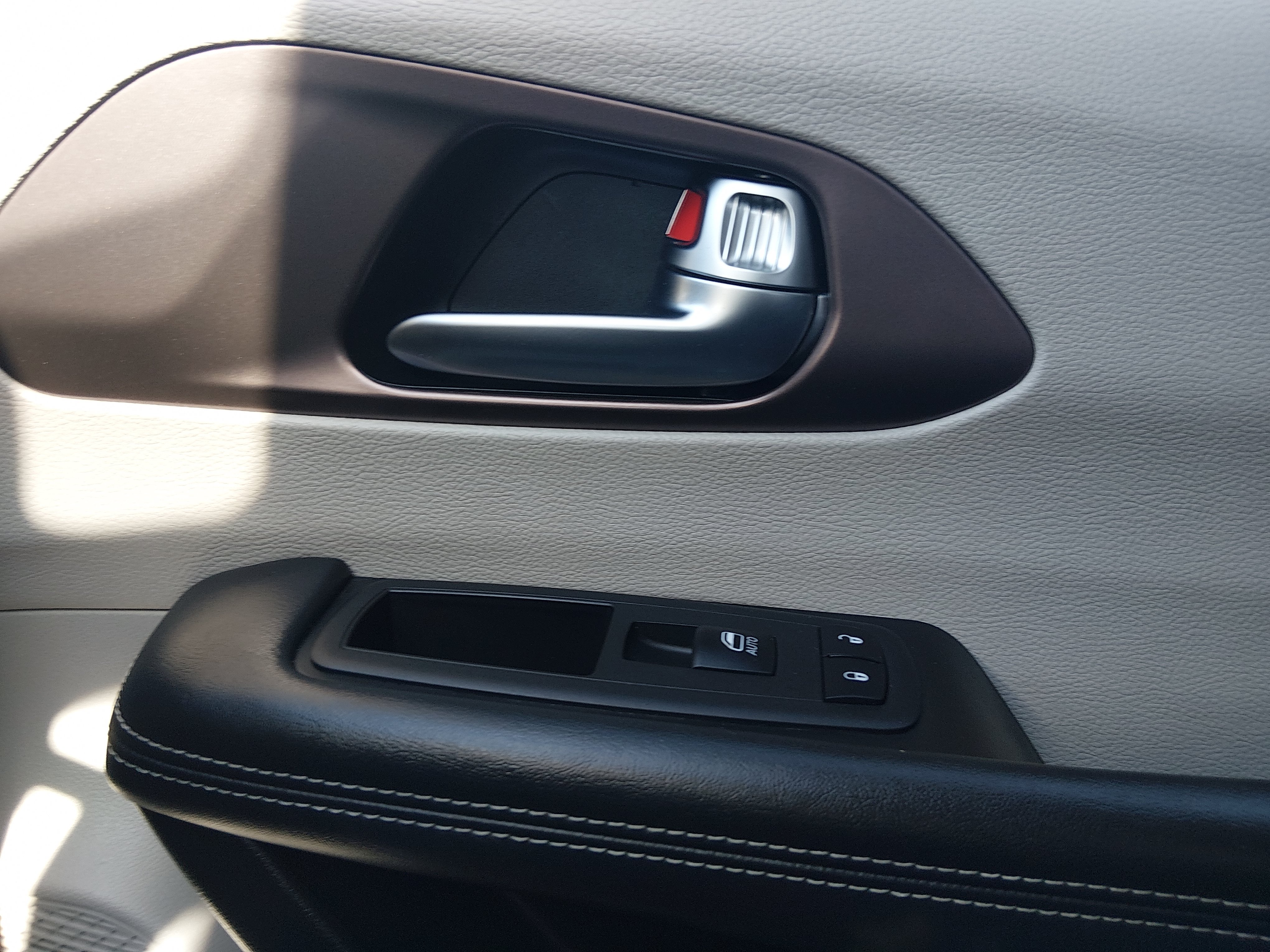 2023 Chrysler Voyager LX - Photo 20