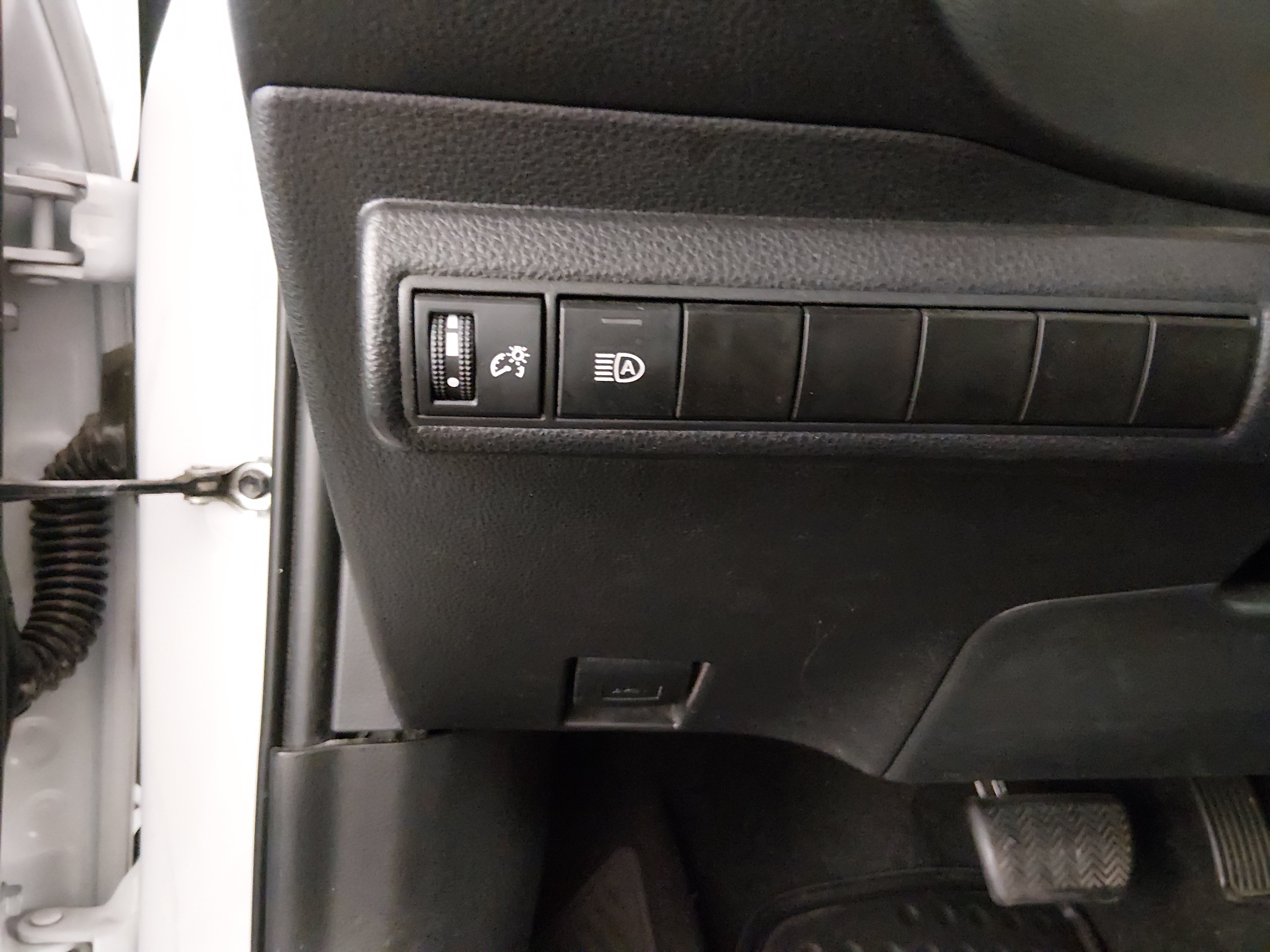 2024 Toyota Corolla LE - Photo 13