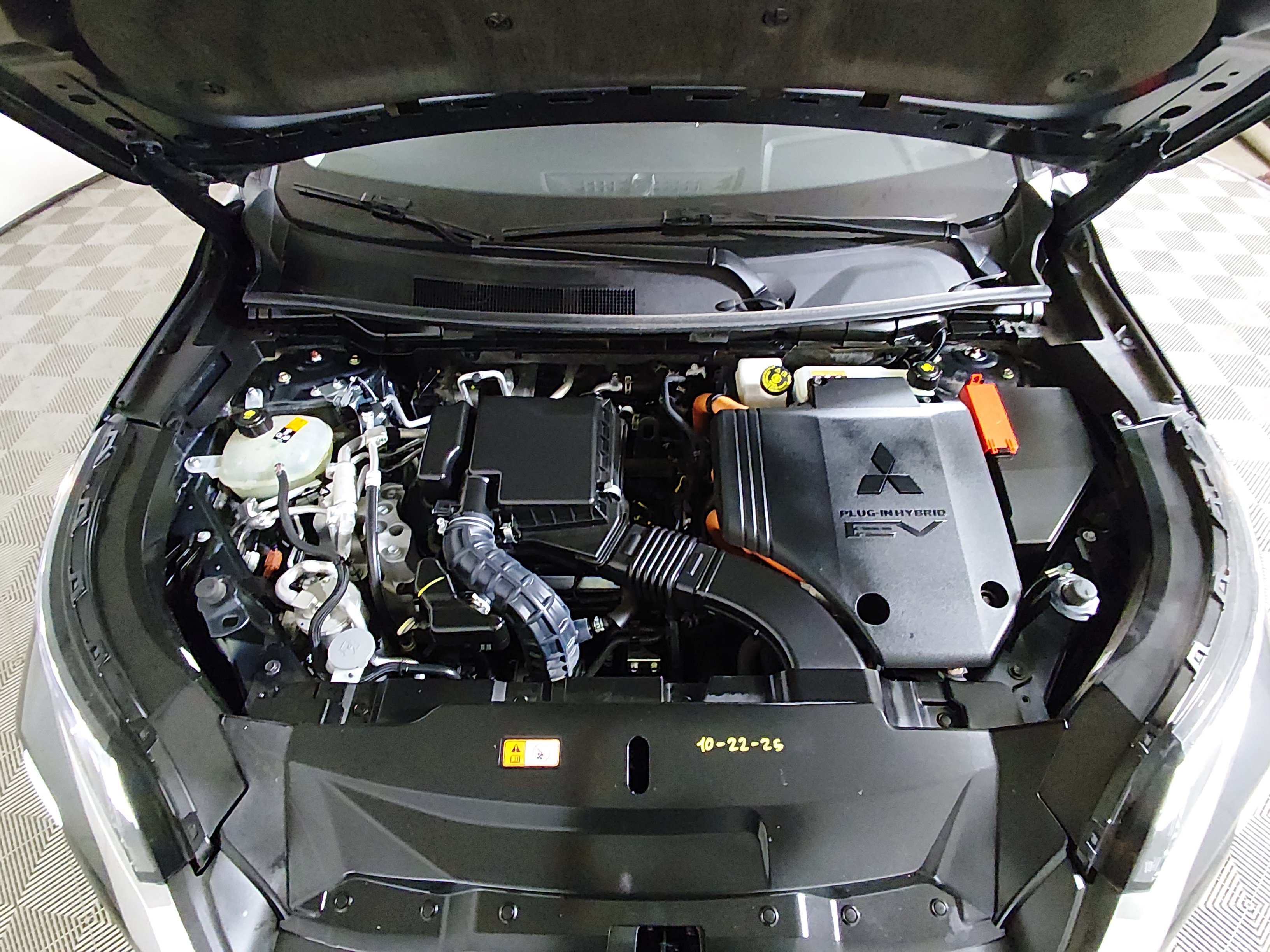 2024 Mitsubishi Outlander Plug-in Hybrid SE - Photo 9
