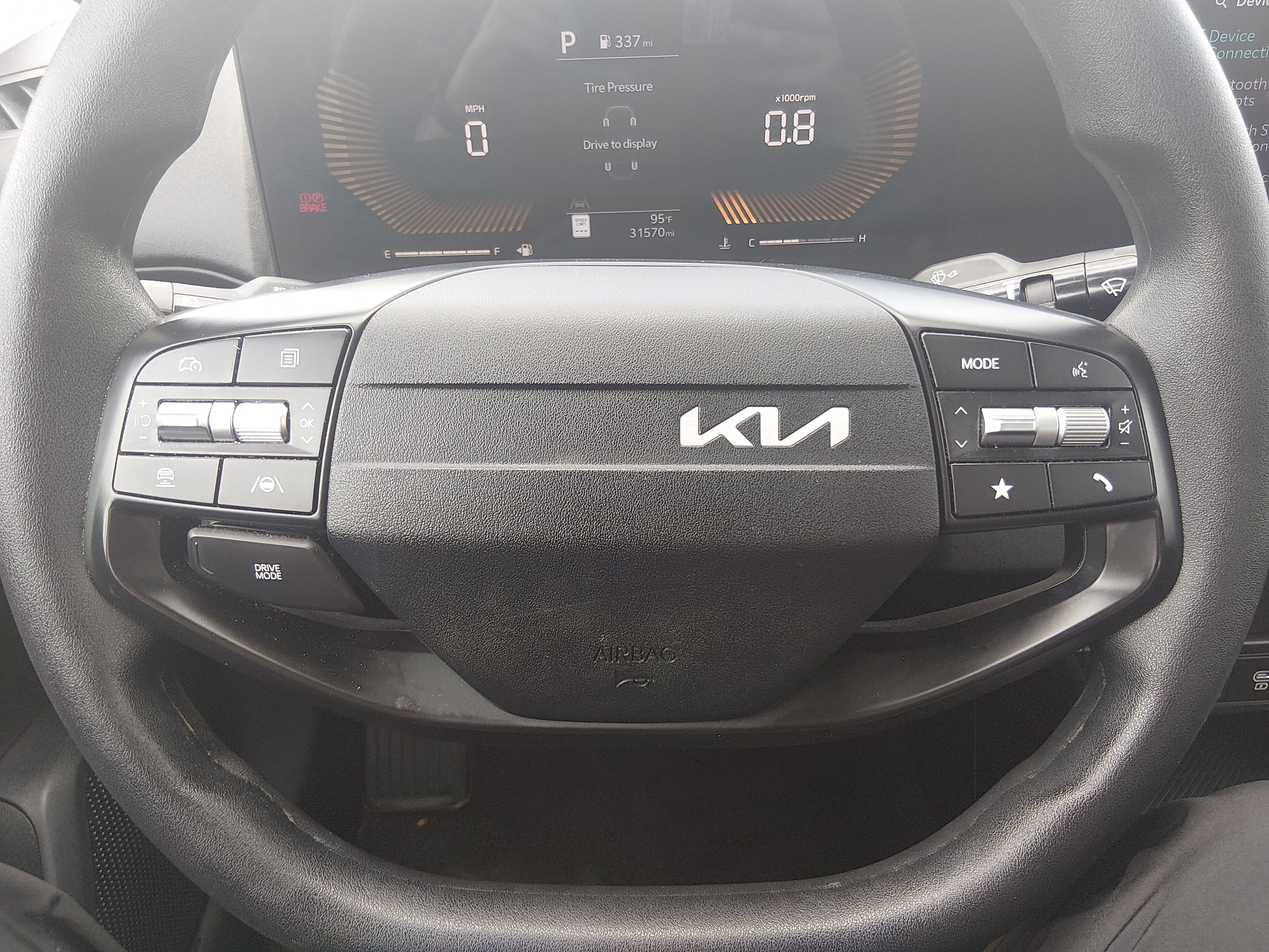 2025 Kia K4 LXS - Photo 12