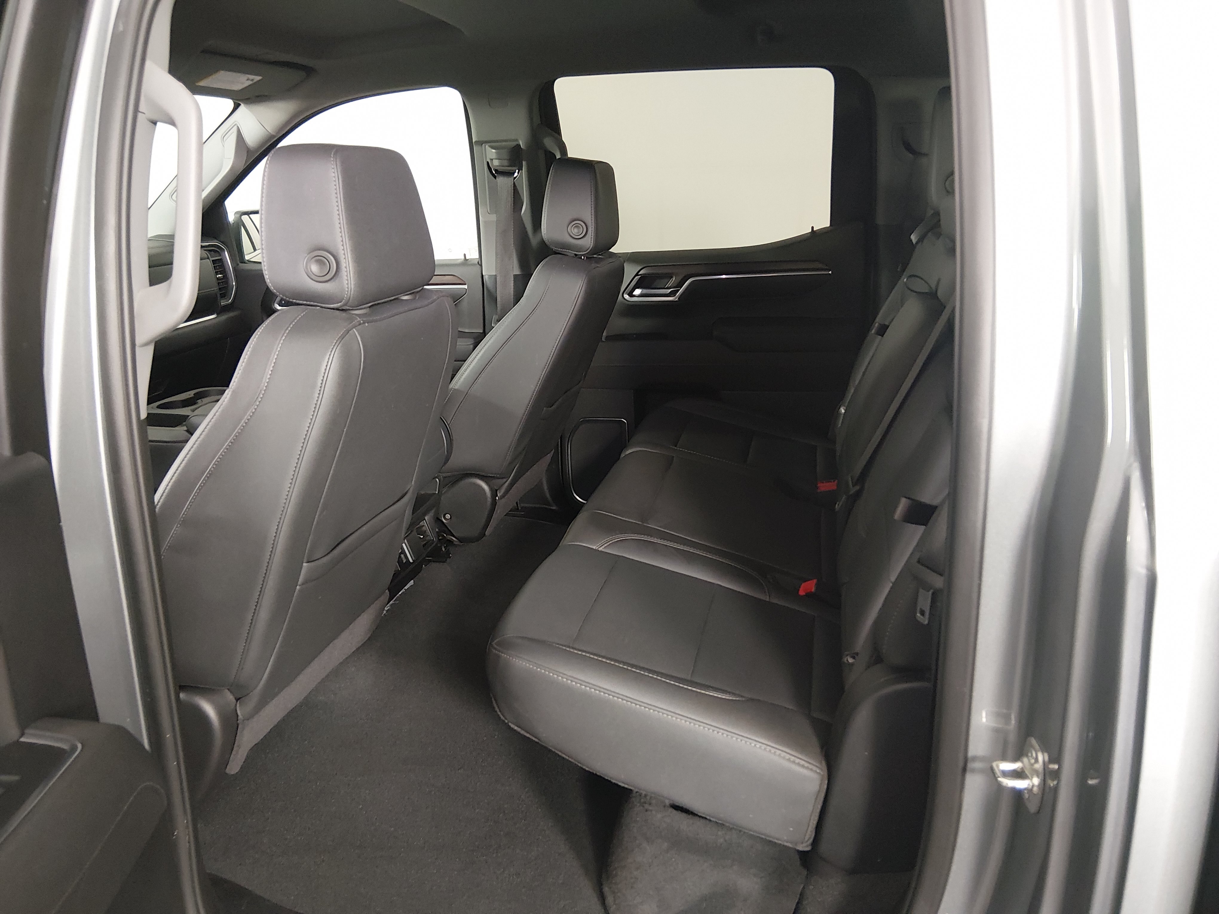 2025 GMC Sierra 1500 SLT - Photo 22