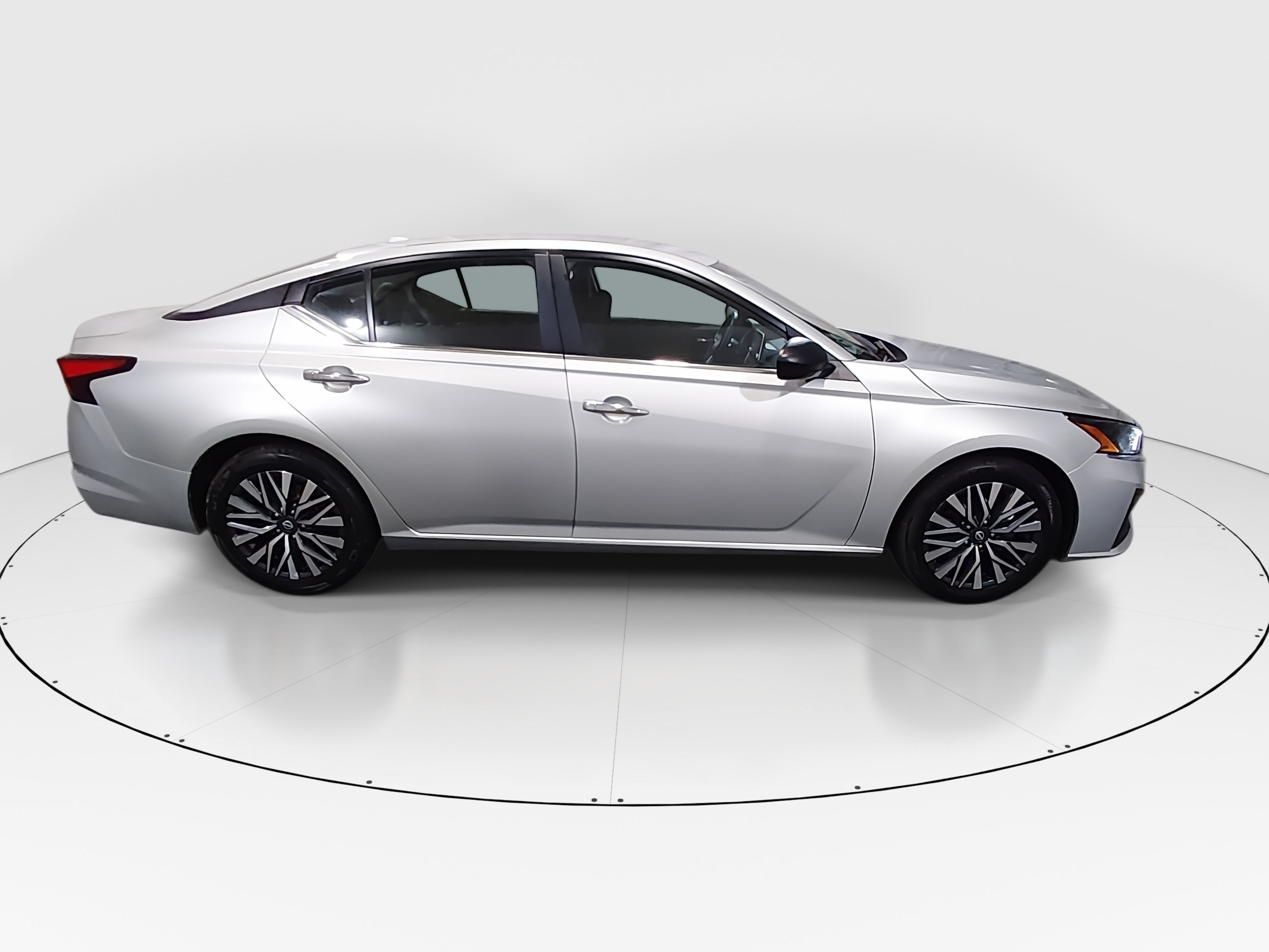 2024 Nissan Altima SV - Photo 8