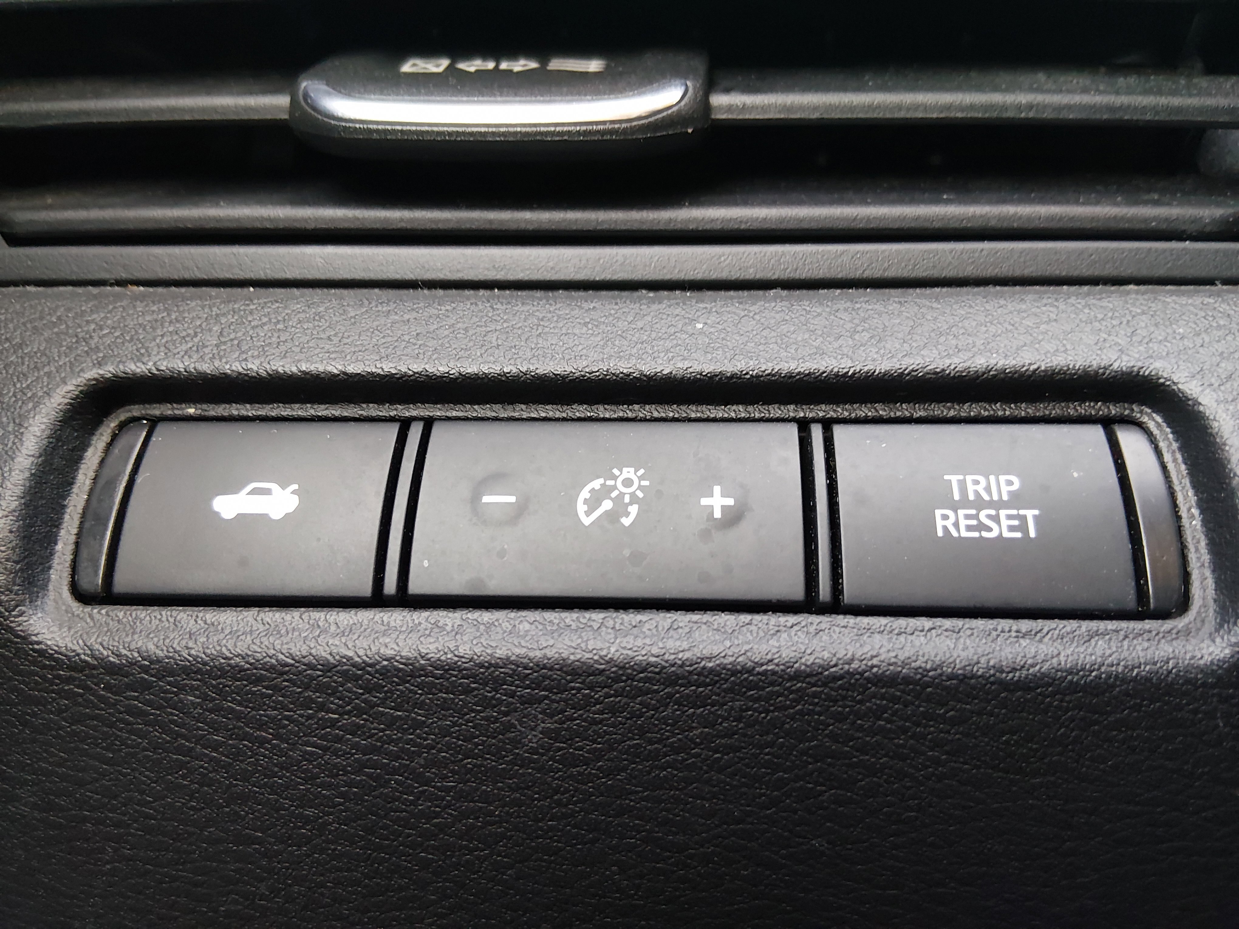 2024 Nissan Altima SV - Photo 18
