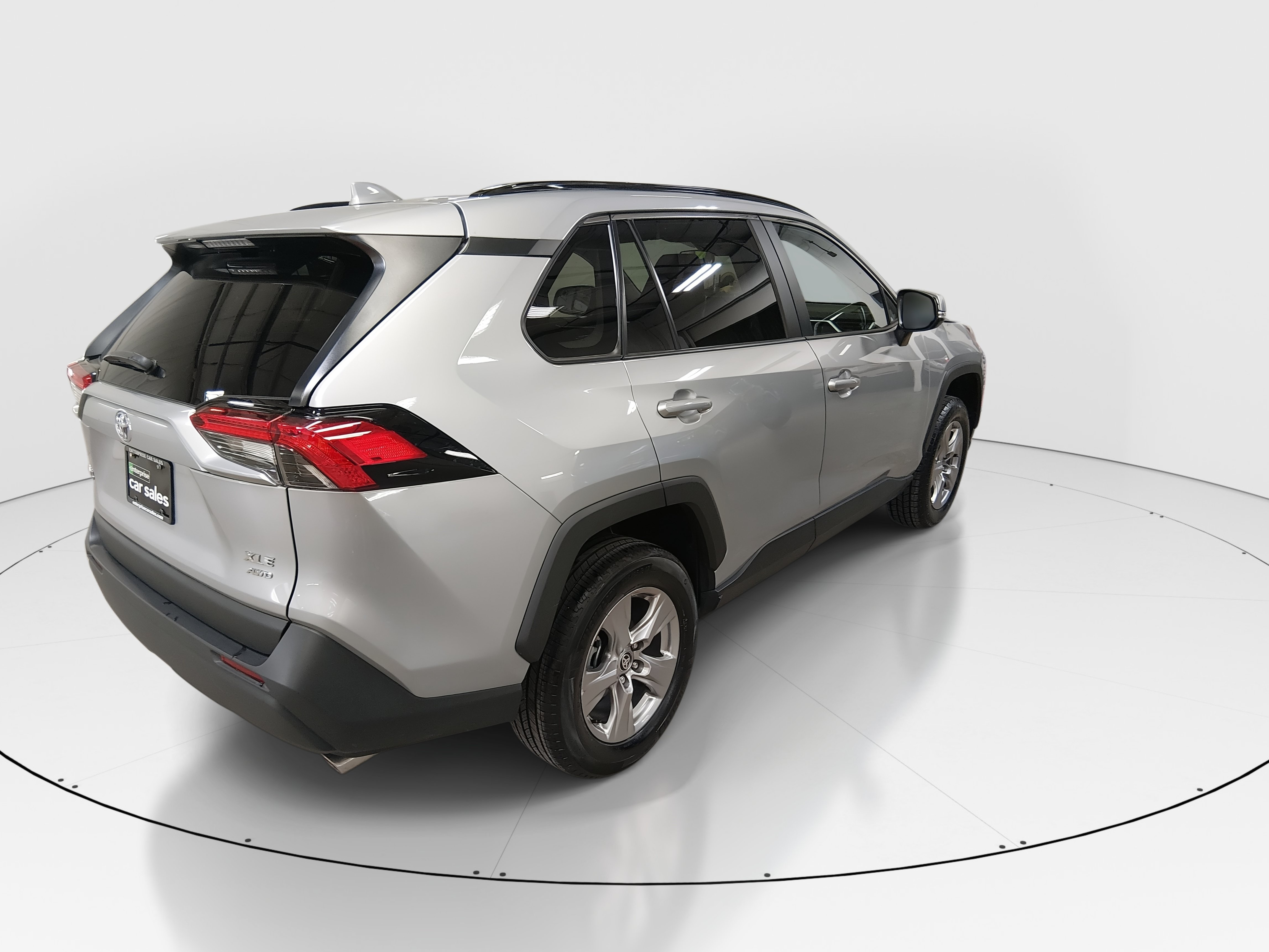 2025 Toyota RAV4 XLE - Photo 8
