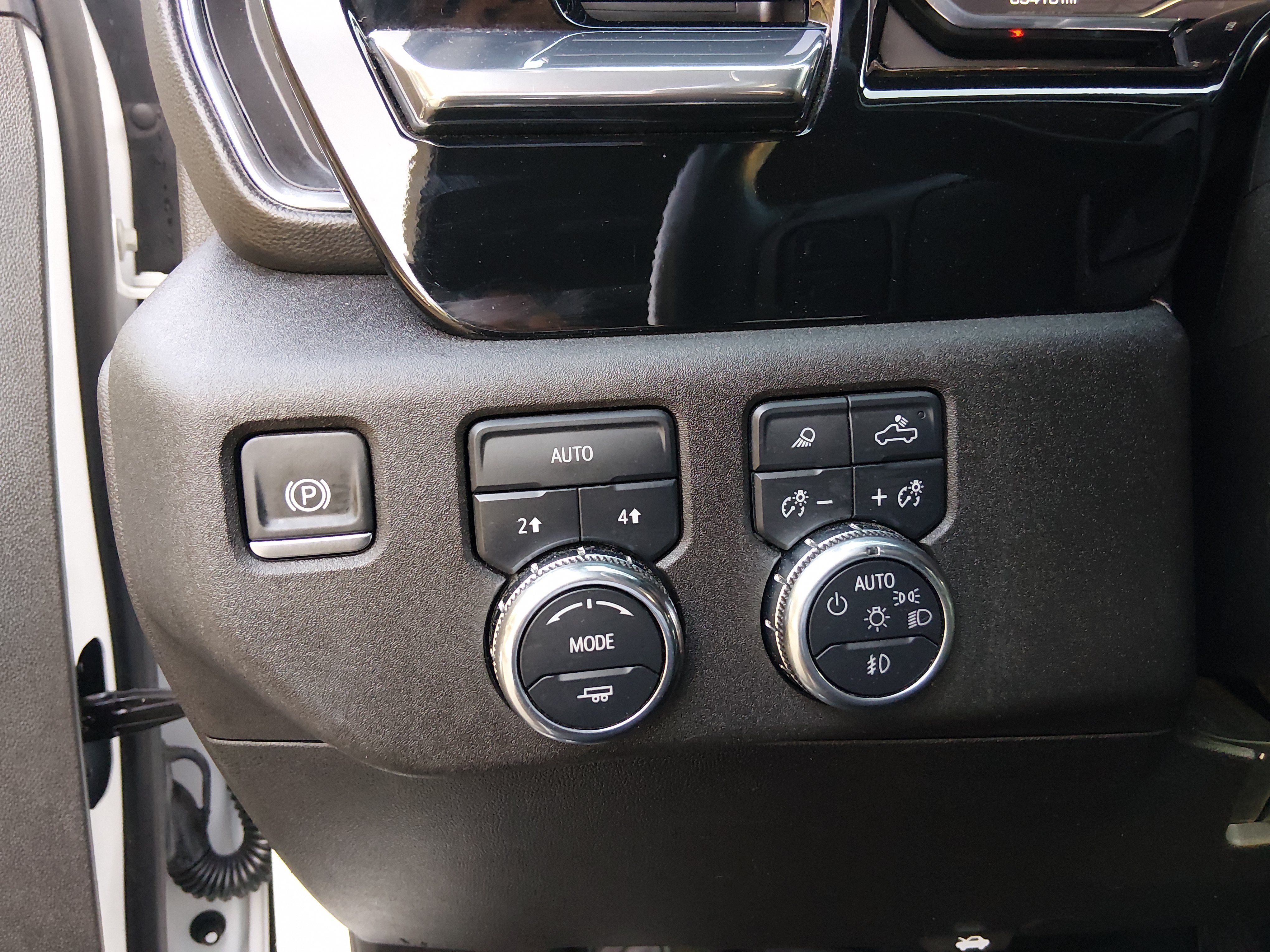 2025 GMC Sierra 1500 SLT - Photo 13