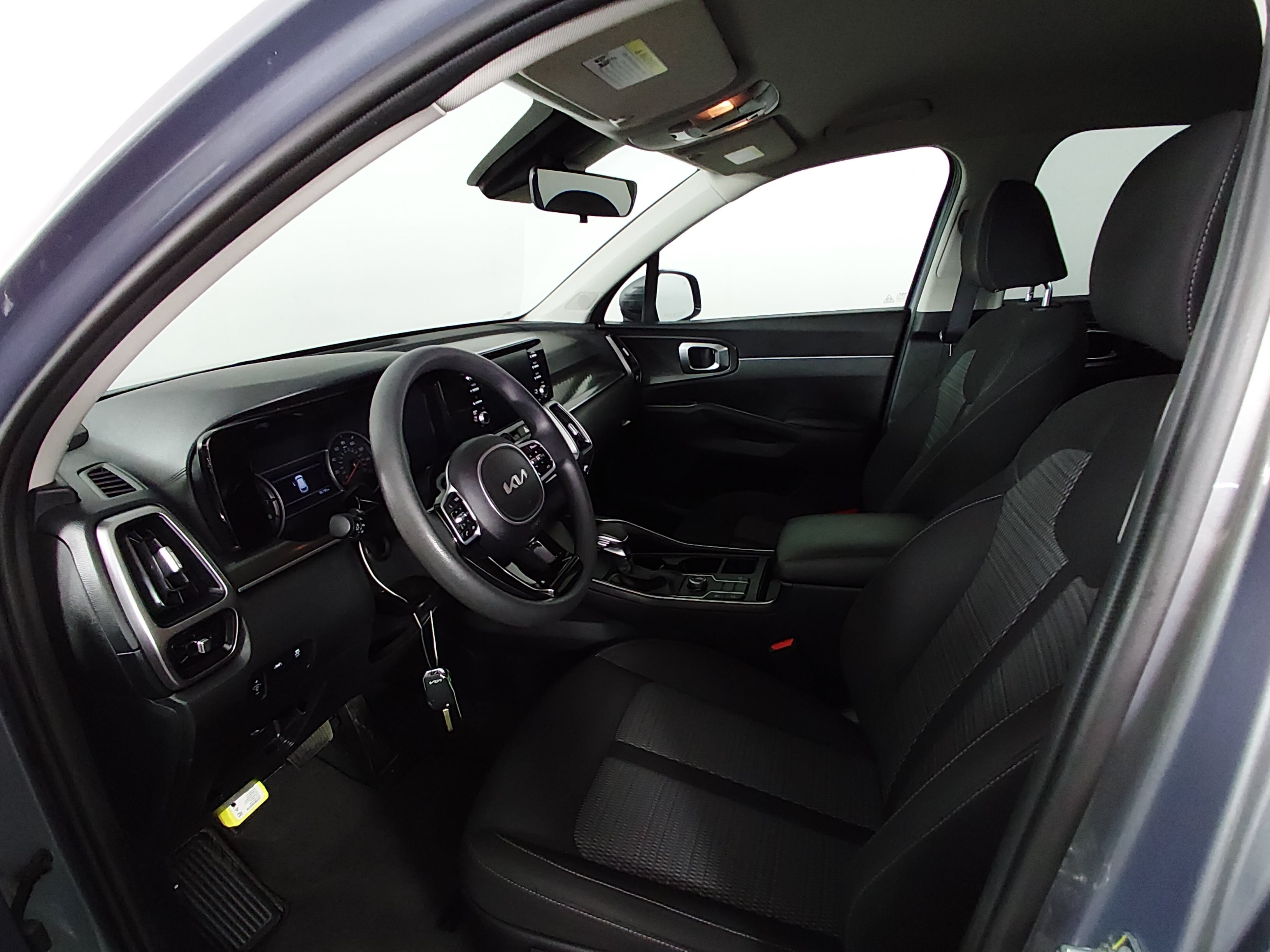 2023 Kia Sorento LX - Photo 18