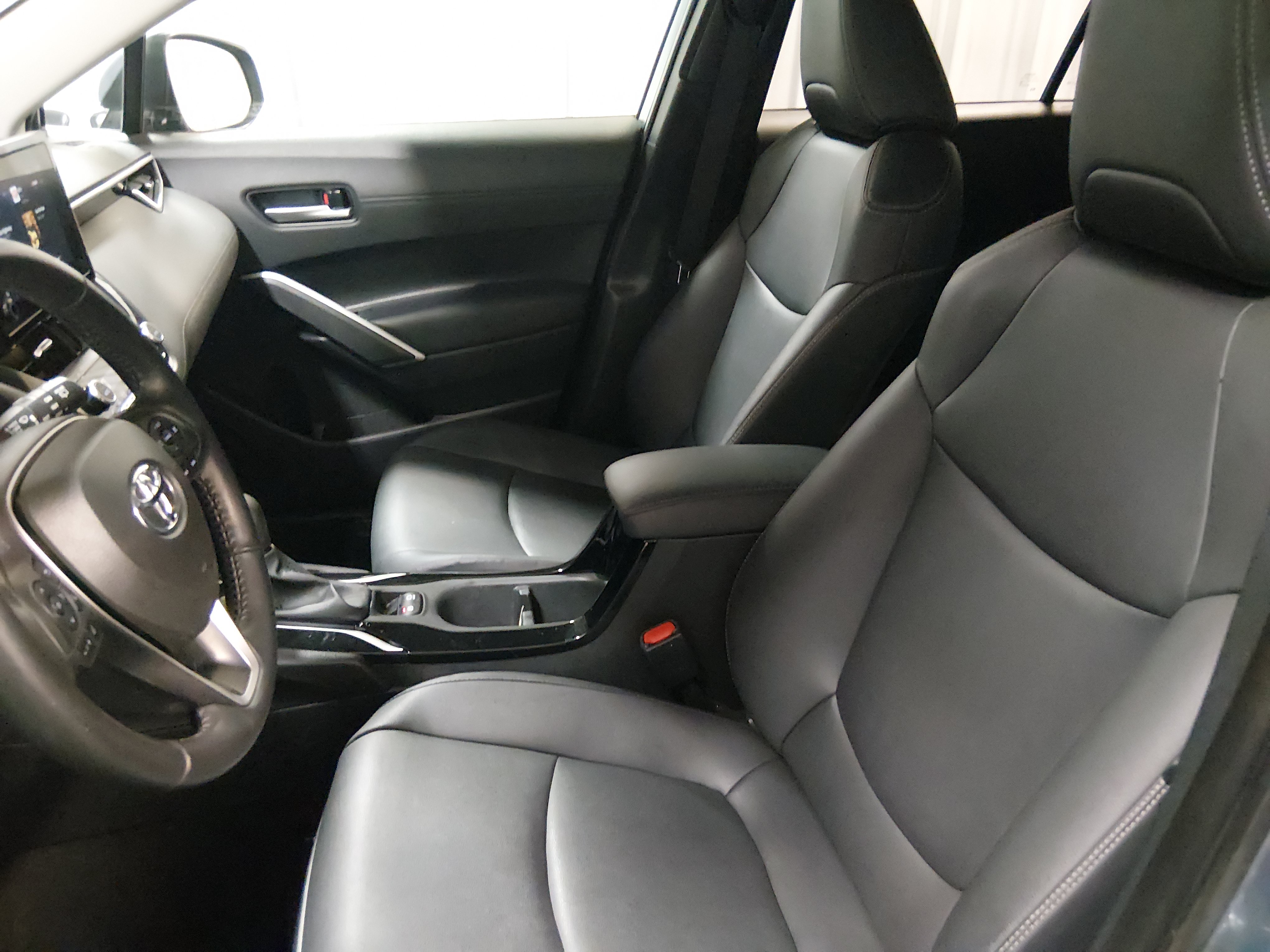 2024 Toyota Corolla Cross XLE - Photo 24