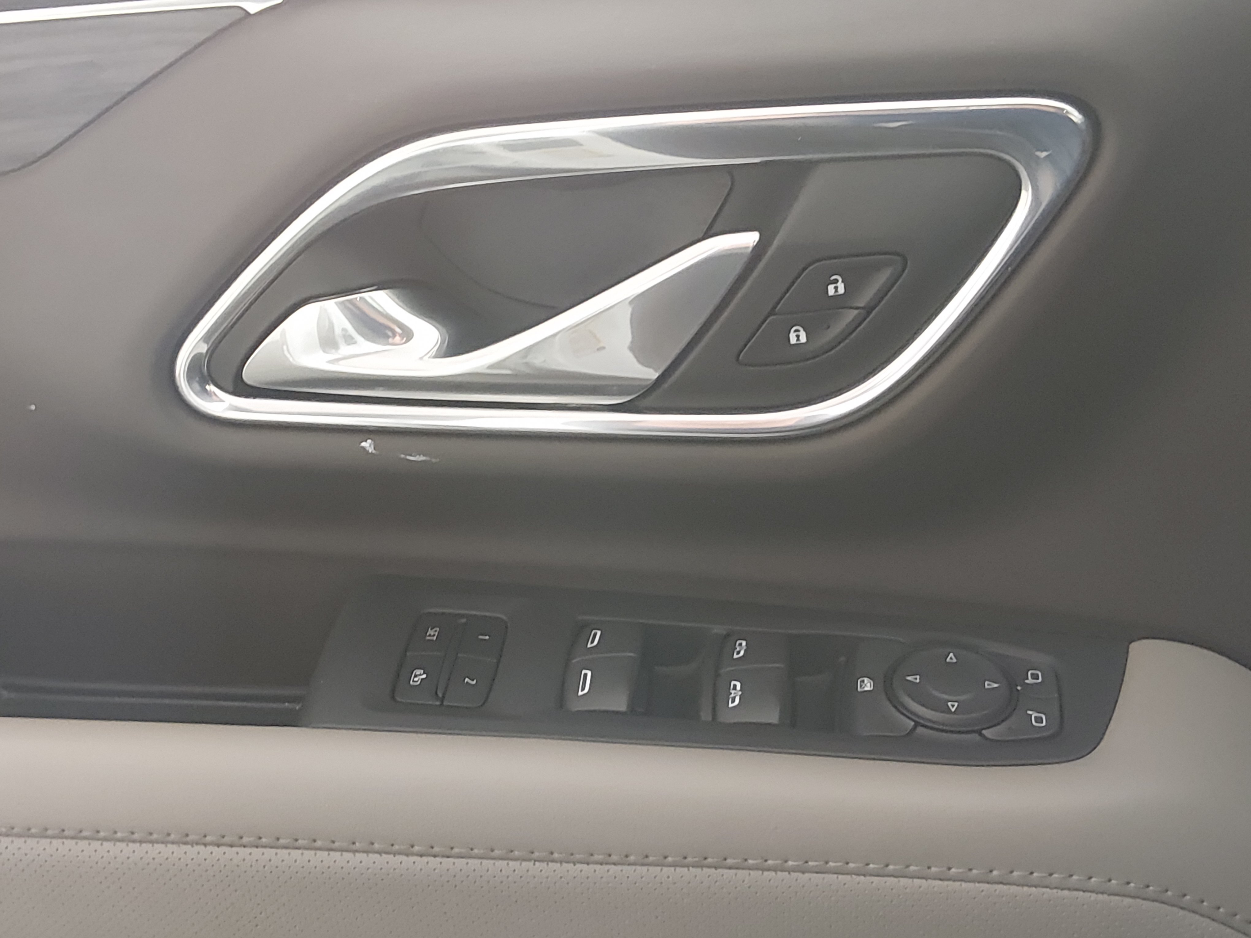 2023 GMC Yukon SLT - Photo 19