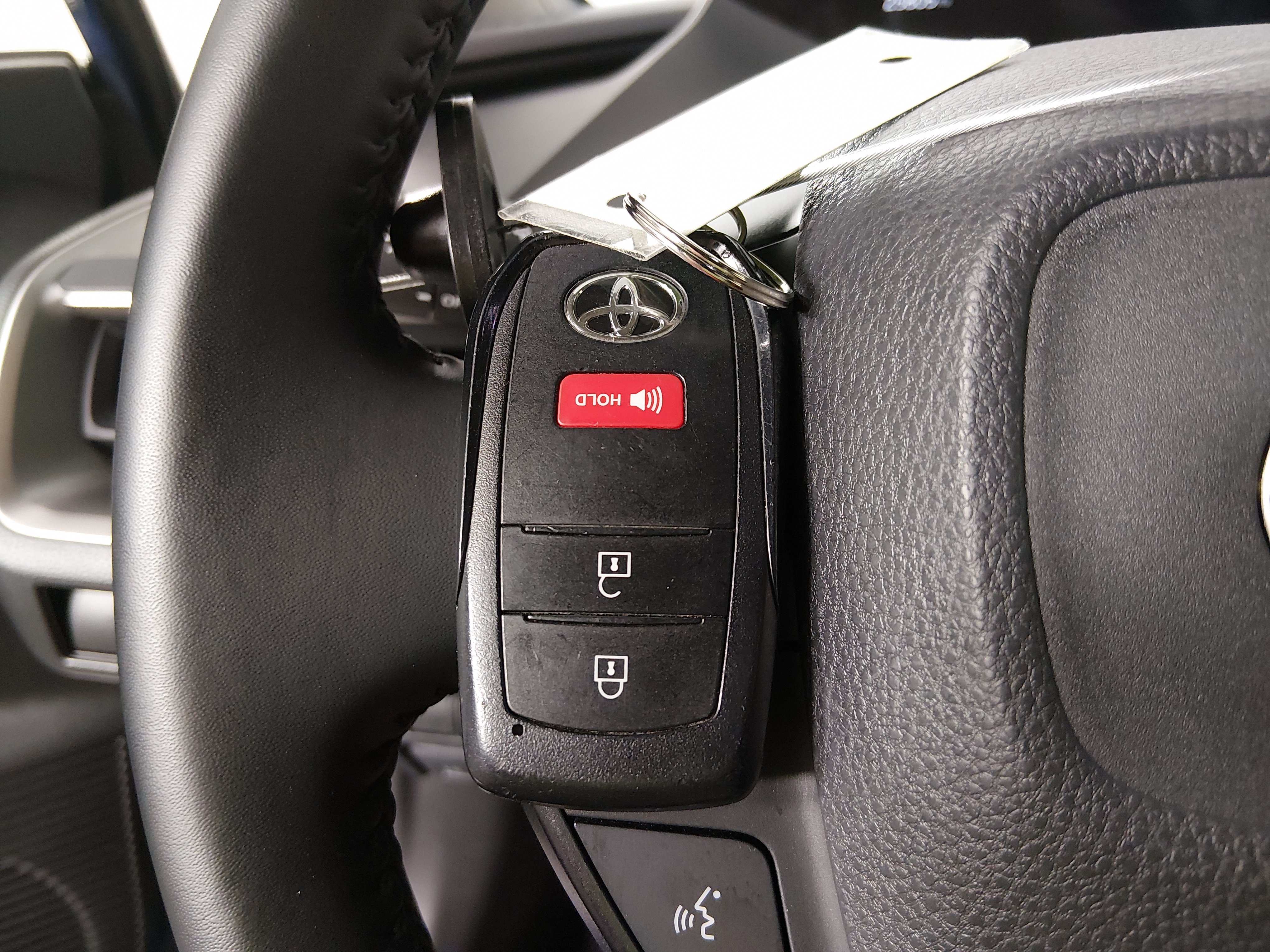 2025 Toyota Prius LE - Photo 15