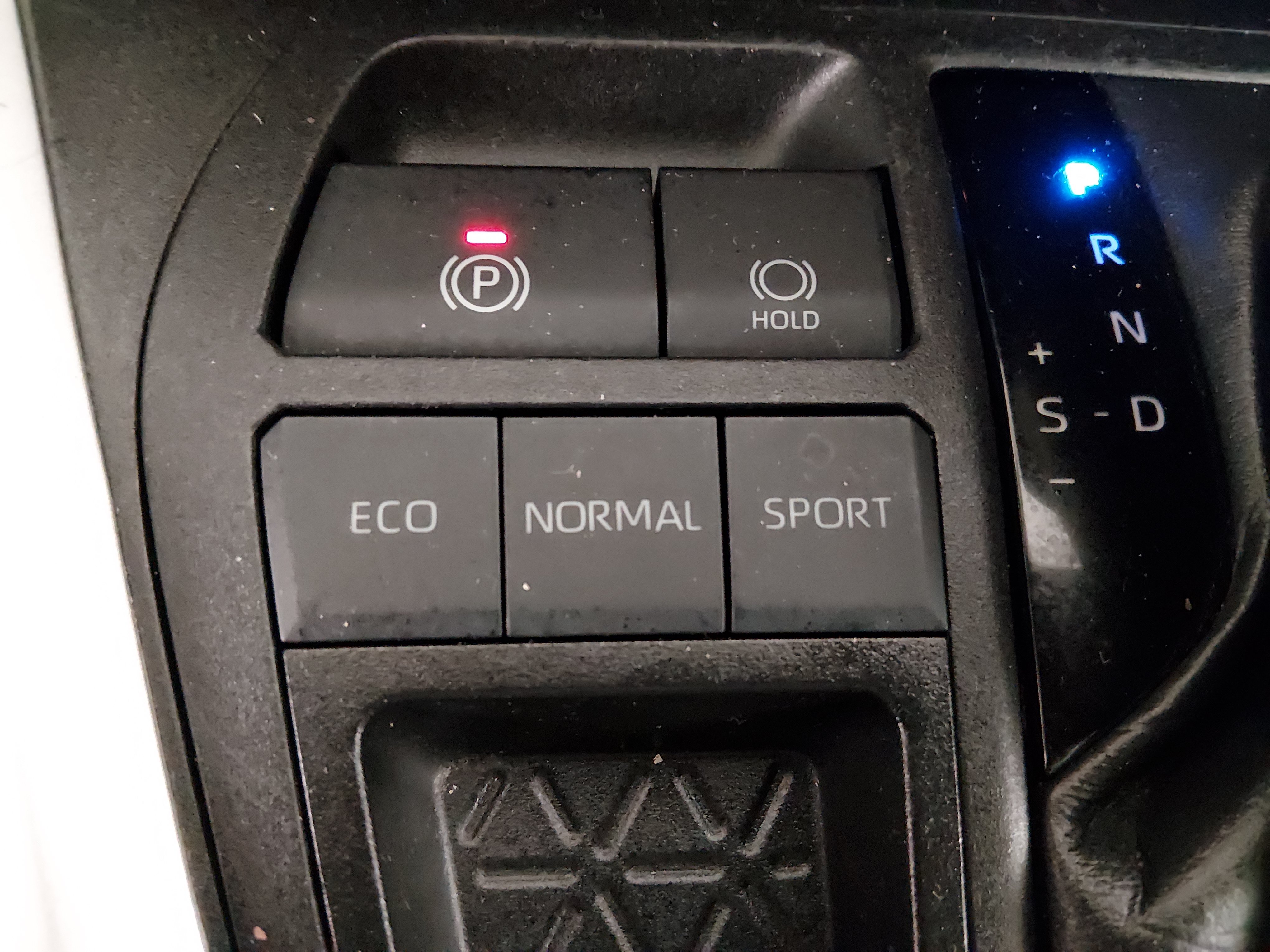 2023 Toyota RAV4 XLE - Photo 17