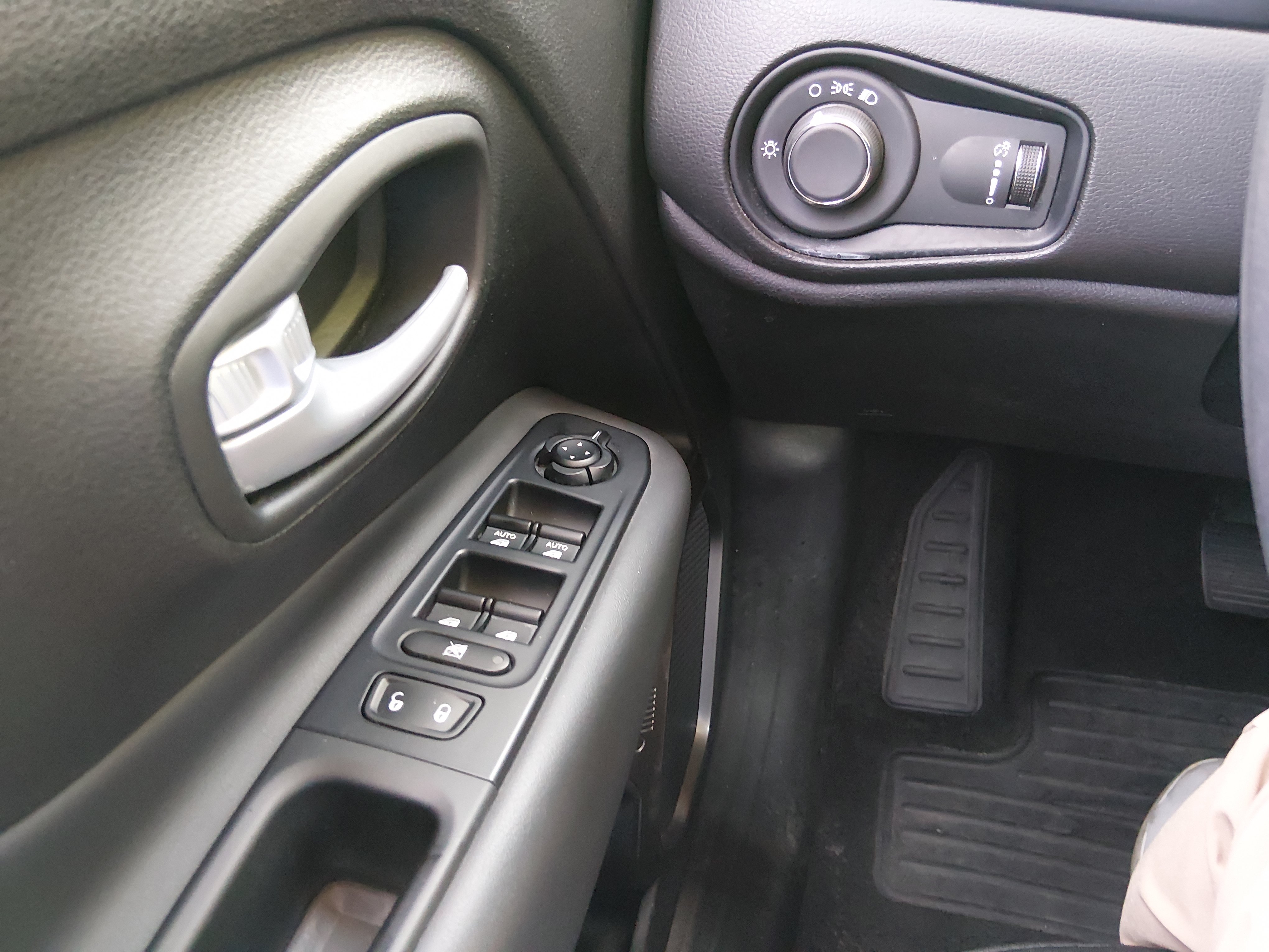 2023 Jeep Renegade Latitude - Photo 13
